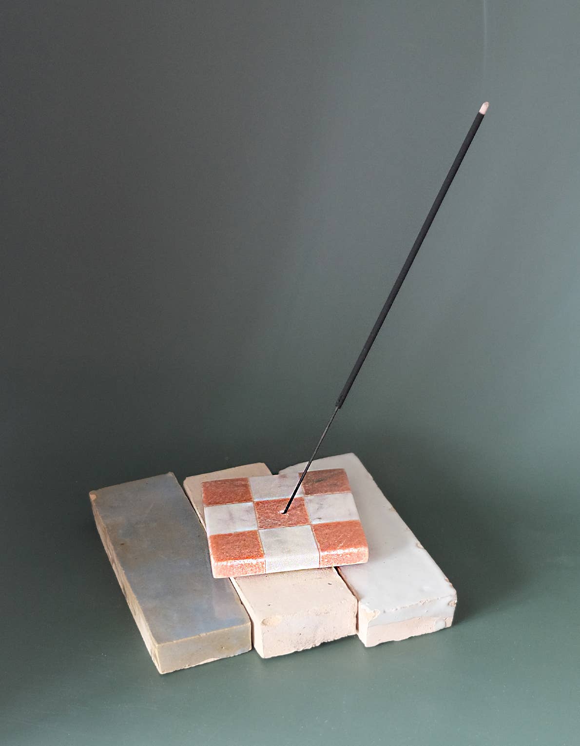 Elegant Pink and White Marble Check Incense Holder - Stylish Home Decor for Meditation, Yoga, and Aromatherapy