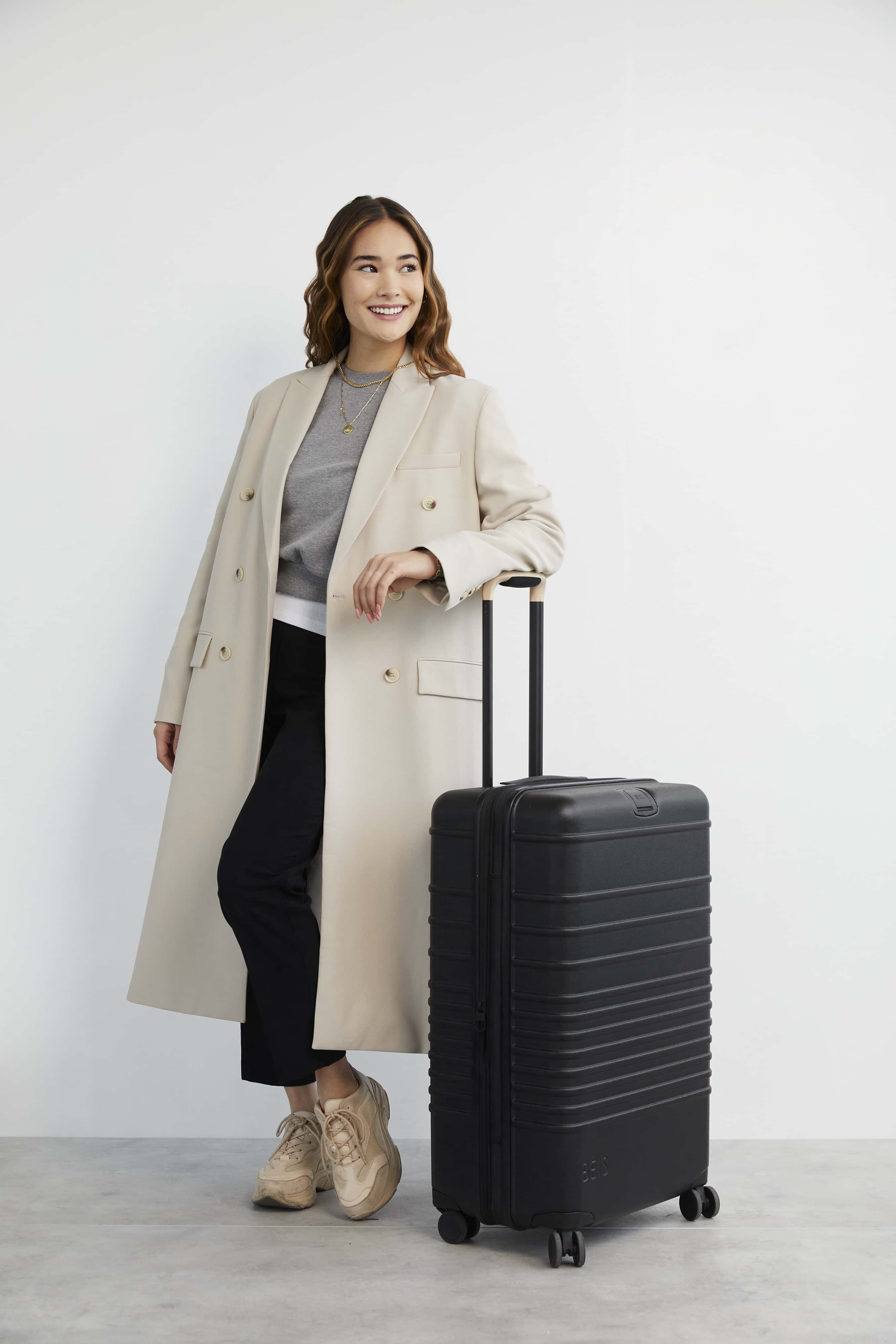 Black Medium Check-In Roller Luggage - Perfect for Business Travel & Weekend Getaways