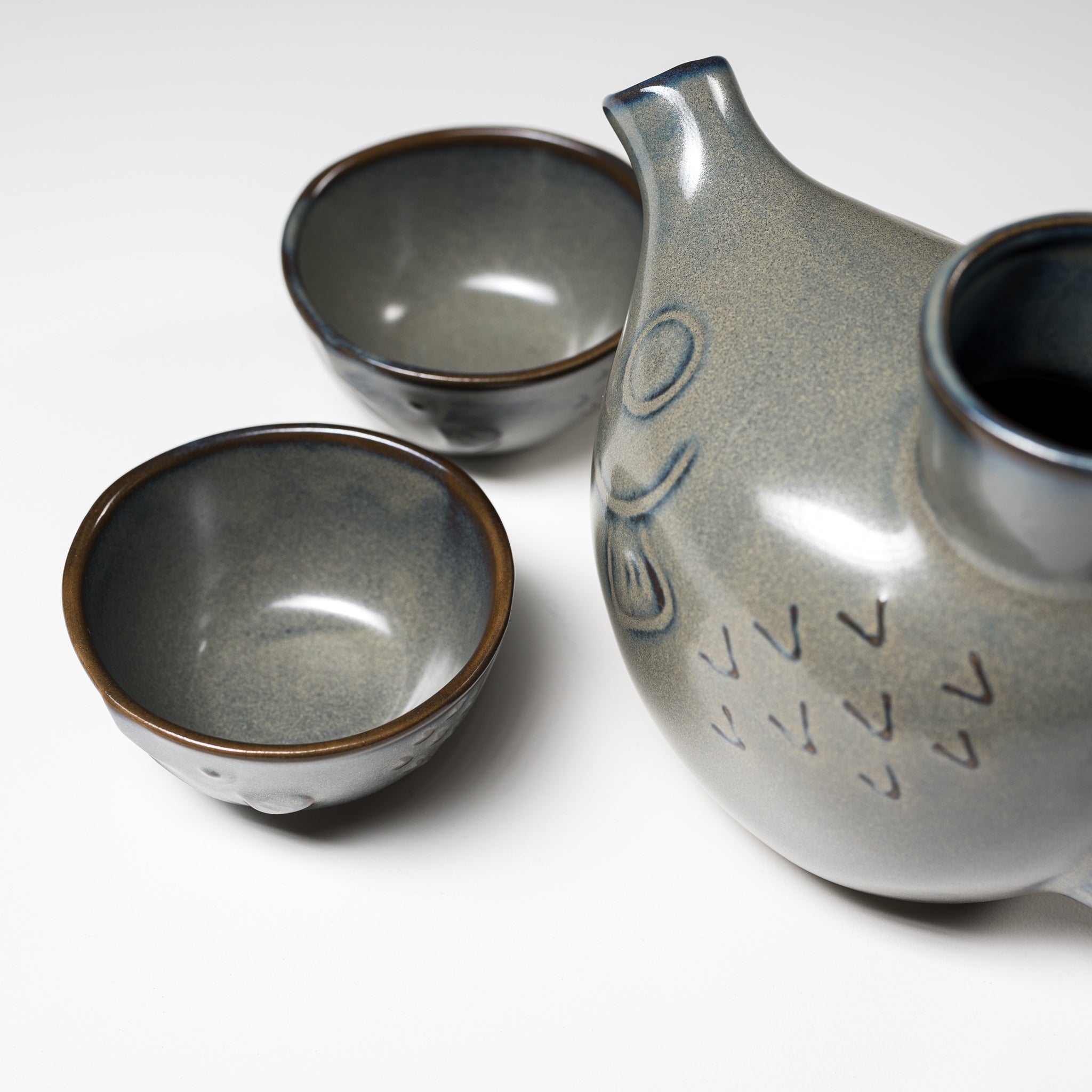 Traditional Japanese Mino Ware Pottery Sake Set - Grey Bowlfish Design by Yamai Ito - Authentic Ceramic Sake Cups & Decanter for Home Dining & Gift Giving