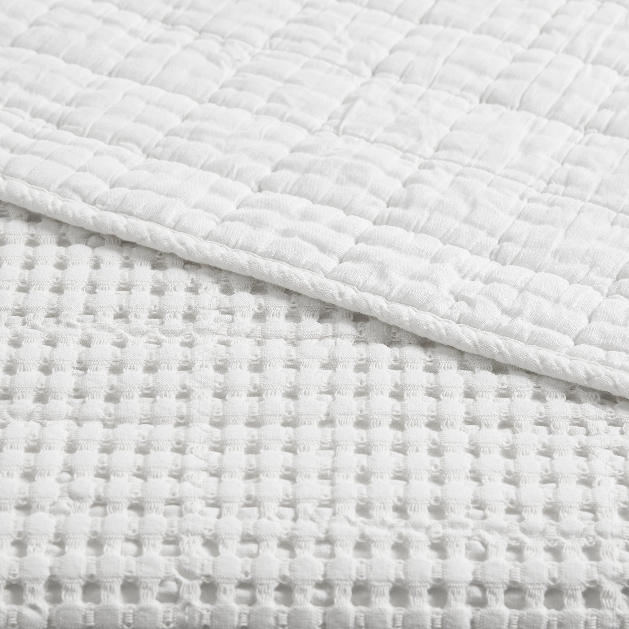 Luxury Mills Waffle Quilt Set - Ultra Soft Bedding Collection for Queen/King Size Beds - Perfect for Cozy Bedrooms, Guest Rooms & Hotel Stays