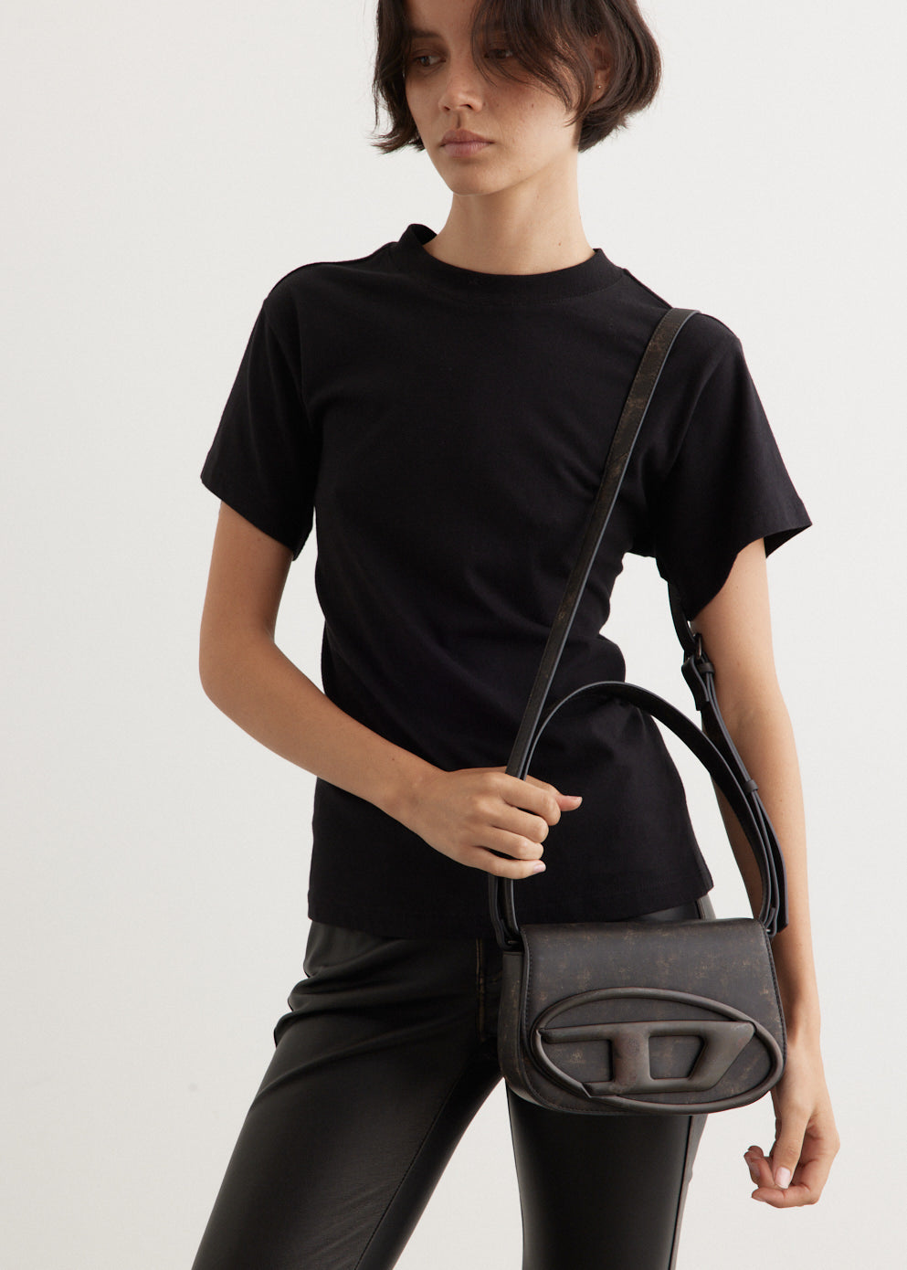 1Dr Shoulder Bag - Stylish & Durable Crossbody Bag for Women & Men - Perfect for Travel, Work & Everyday Use