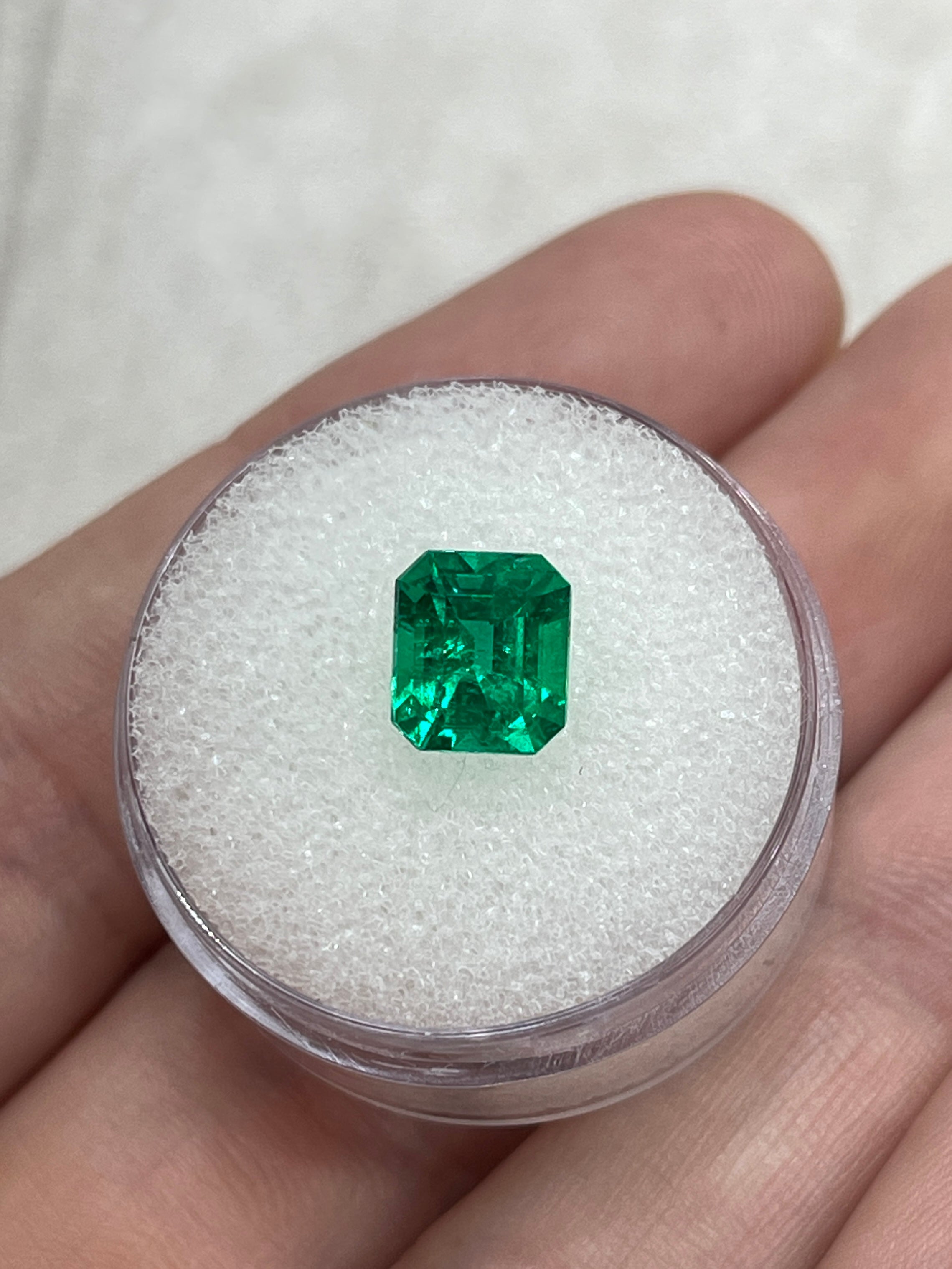 1.82 Carat 8x7mm Vivid Yellowish Green Colombian Emerald - Loose Gemstone for Jewelry Making, Engagement Rings & Collector's Items
