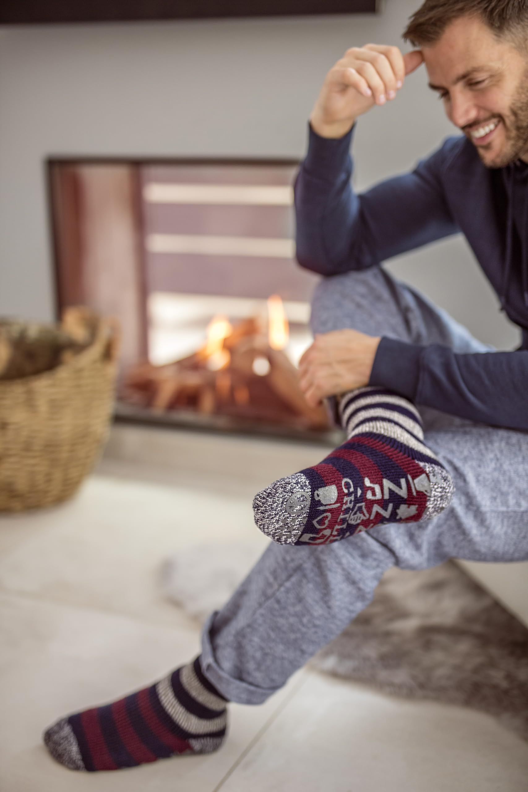 HEAT HOLDERS Men's Thermal Winter Socks - Ultra Warm Fleece Lined Lounge Socks (Pack of 1) | Perfect for Cold Weather, Indoor Comfort & Outdoor Activities