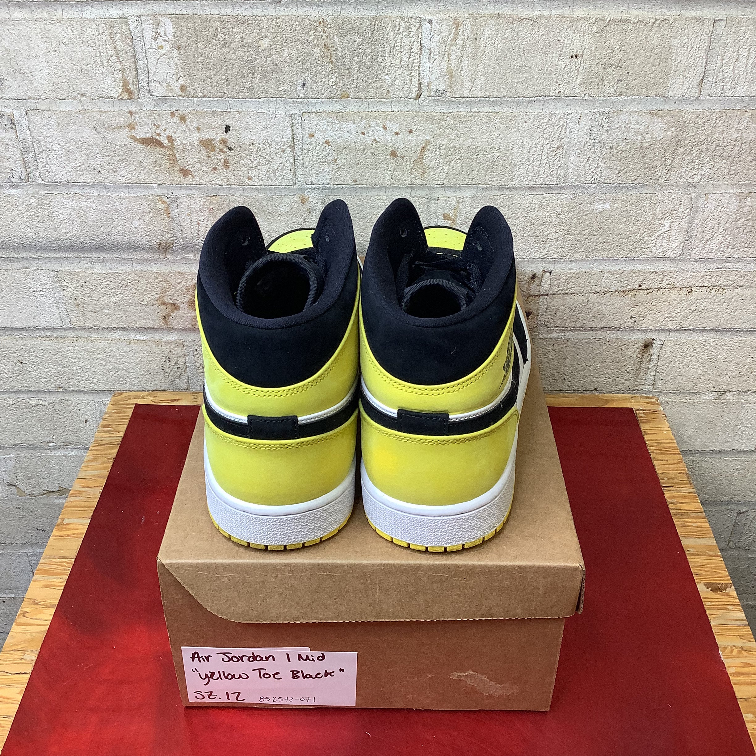 AIR JORDAN 1 MID YELLOW TOE BLACK SIZE 12 852542 071 - Men's Basketball Sneakers for Streetwear & Casual Outfits