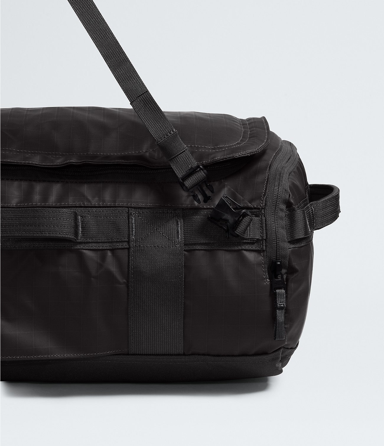 The North Face Base Camp Voyager Duffel 32L - Waterproof Travel Duffel Bag for Camping, Hiking & Outdoor Adventures - Durable Gear for Men & Women