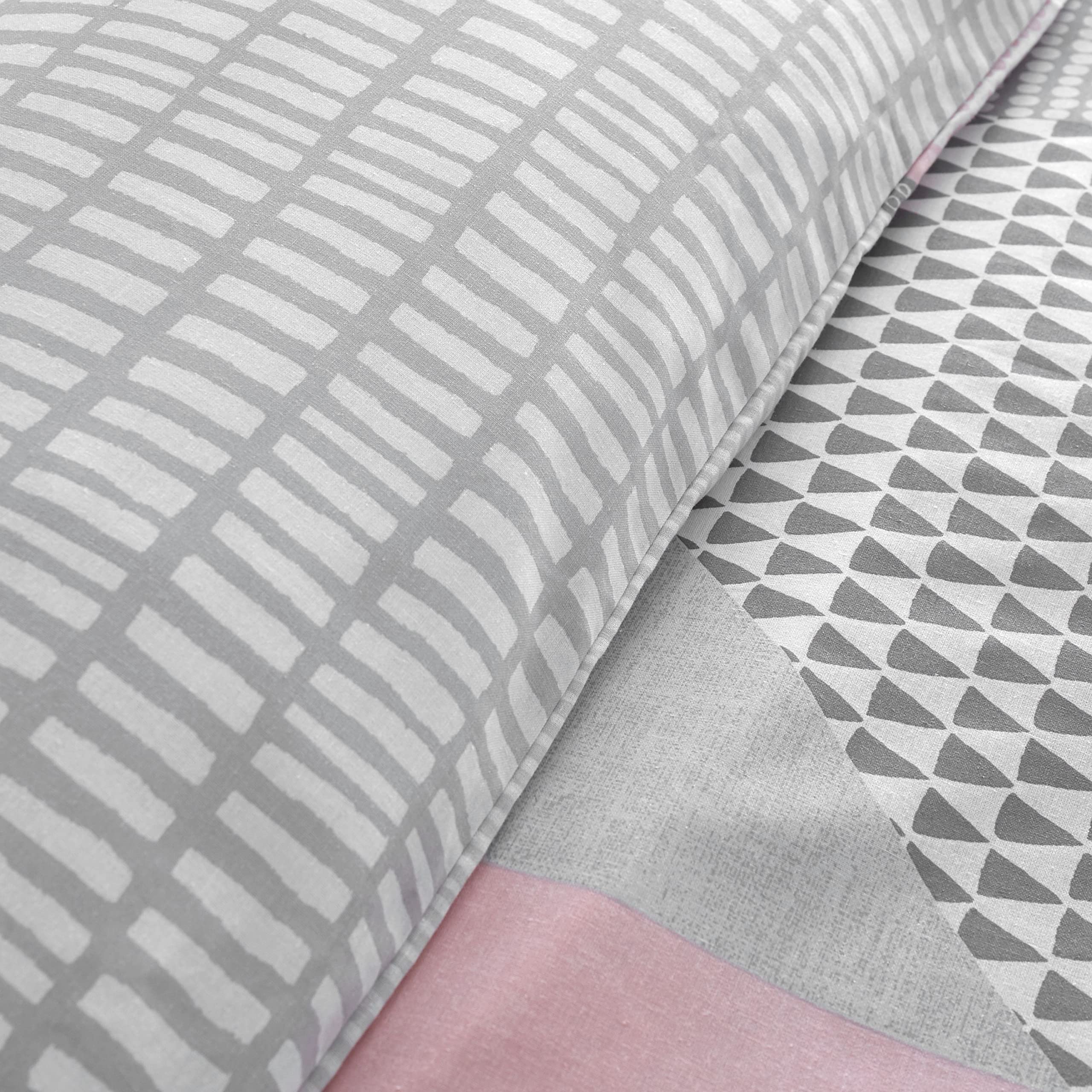 Catherine Lansfield Larsson Geo Pink Double Duvet Cover Set with Pillowcases - Soft Geometric Bedding for Master Bedroom & Guest Room