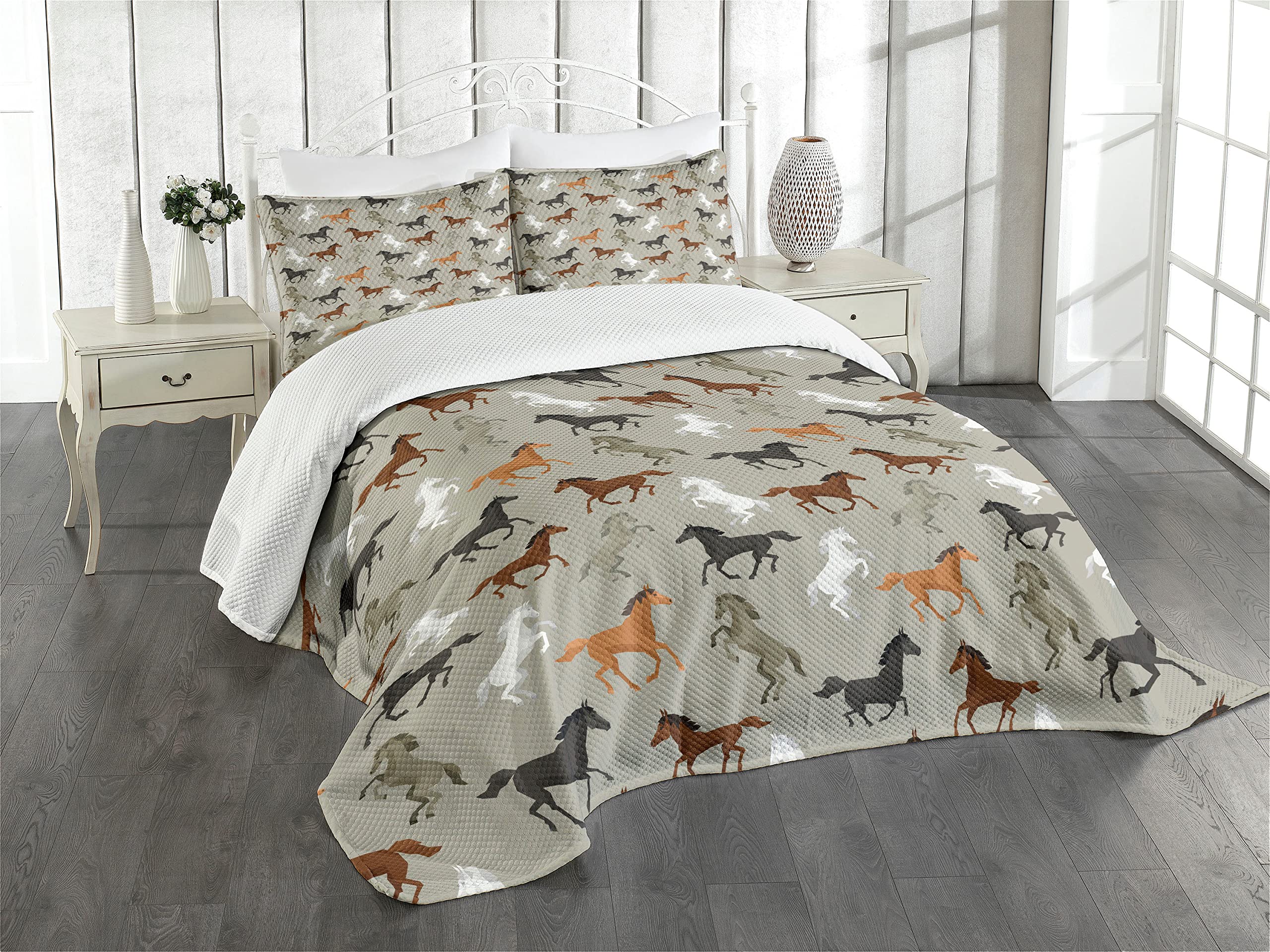 Ambesonne Horses Bedspread Set - 3 Piece King Size Abstract Stallion Design with 2 Pillow Shams, Multicolor Animal Print Bedding for Western & Equestrian Themed Rooms - Perfect for Ranch, Farmhouse or Horse Lover's Home Decor