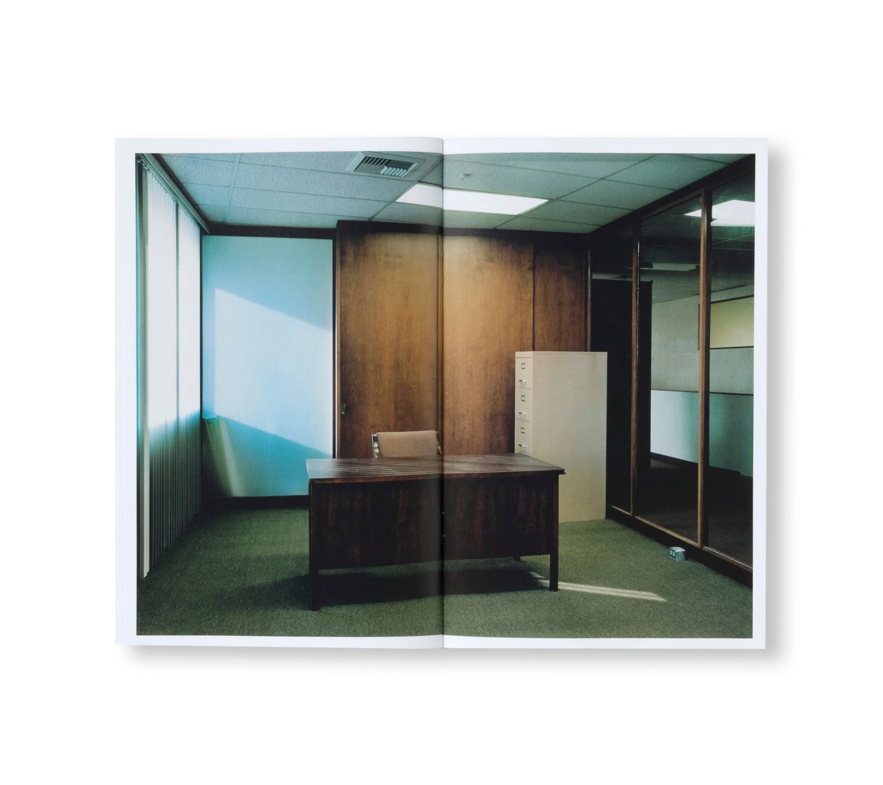 OFFICE / LA OFFICE by Lars Tunbjörk - Stunning Office Photography Book for Art Lovers & Interior Designers - Perfect for Home Decor, Coffee Table Display & Photography Inspiration
