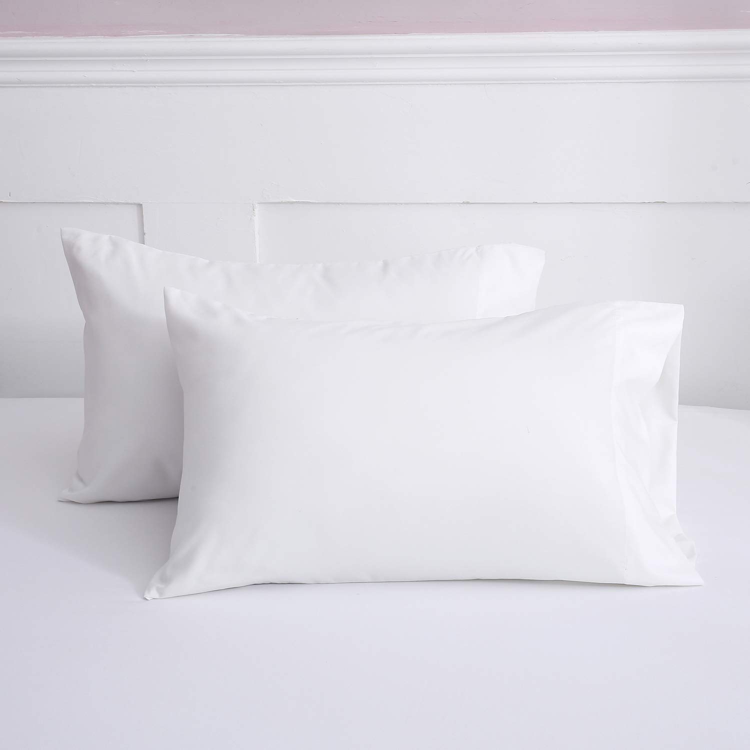 Premium Queen Size Pillowcases (2-Pack) - 2000 Thread Count White Microfiber Pillow Covers, Ultra Soft & Breathable Bedding for Comfortable Sleep - Perfect for Home, Hotel, and Guest Room Use