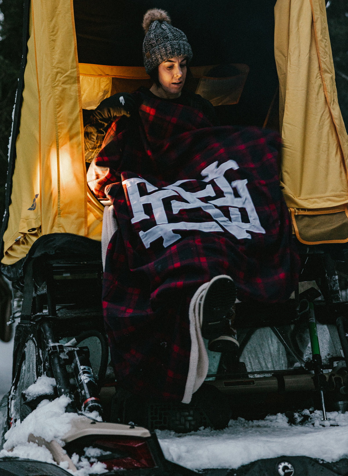 Soft Sherpa Fleece Blanket - Warm & Cozy Red Throw for Winter - Perfect for Couches, Beds & Camping
