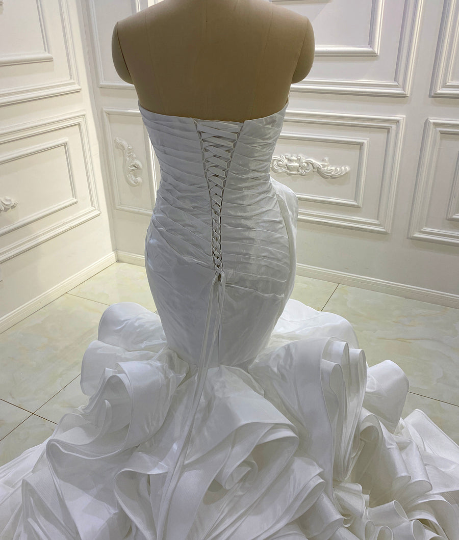 Elegant Satin Strapless Pleated Mermaid African Wedding Dress AM809 - Perfect for Bridal Ceremonies, Evening Galas & Special Occasions