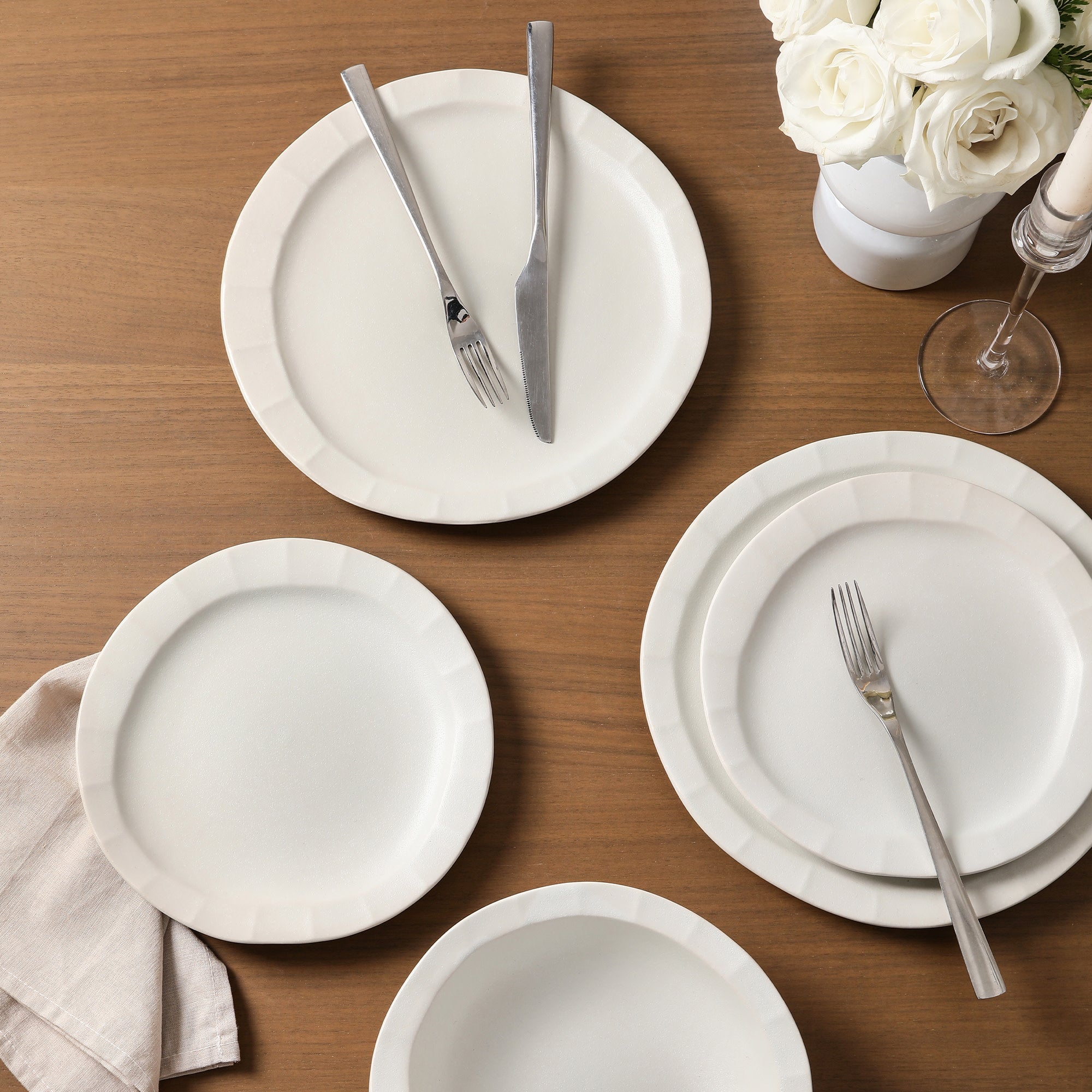 Premium Oasis Stoneware Dinnerware Set - 16-Piece White Porcelain Dinnerware for Everyday & Formal Dining - Elegant Tableware for Family Meals, Dinner Parties & Restaurant Use