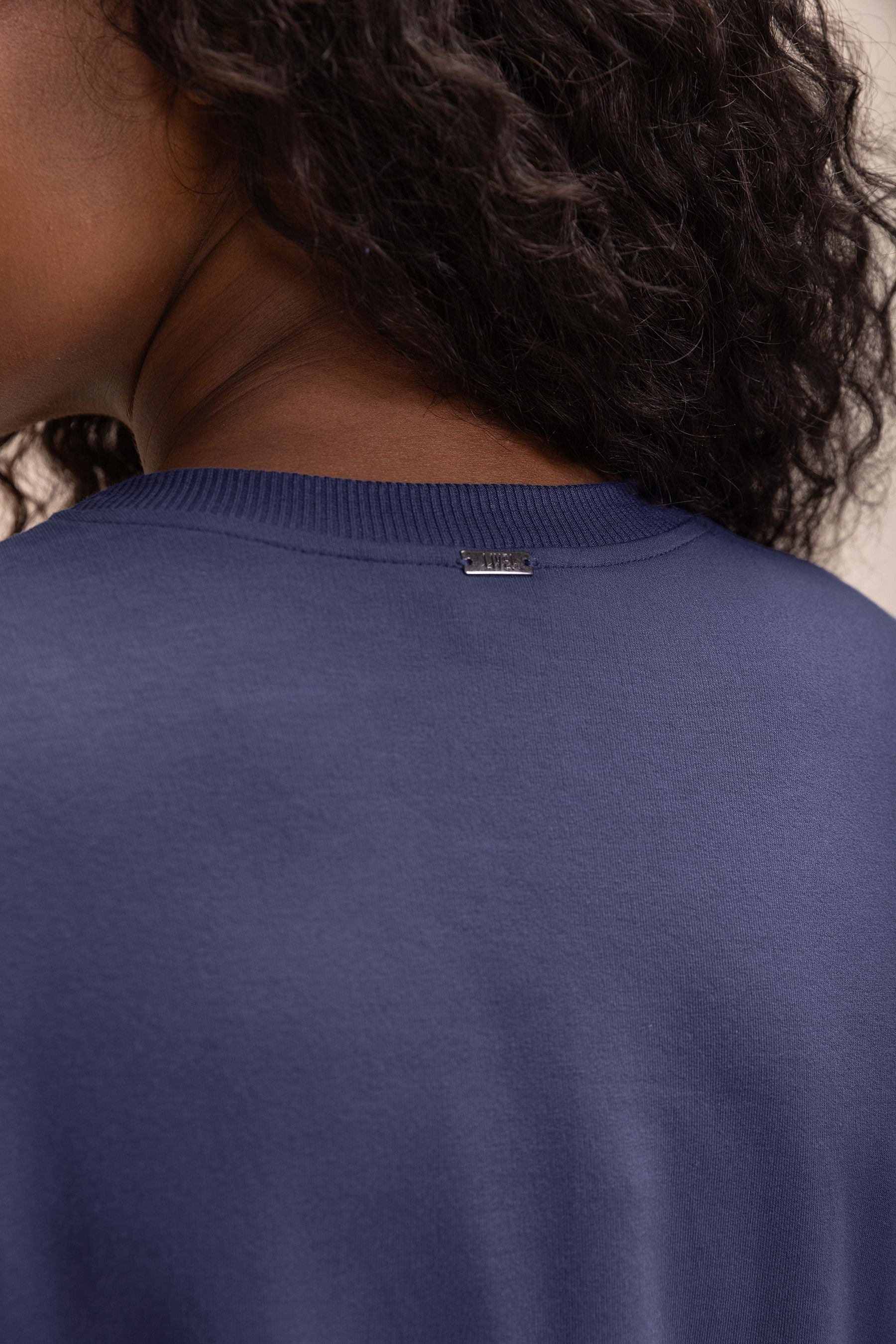 Urban Daily Cropped Sweatshirt for Women - Trendy Oversized Pullover with Thumb Holes | Perfect for Casual Outfits, Streetwear & Loungewear