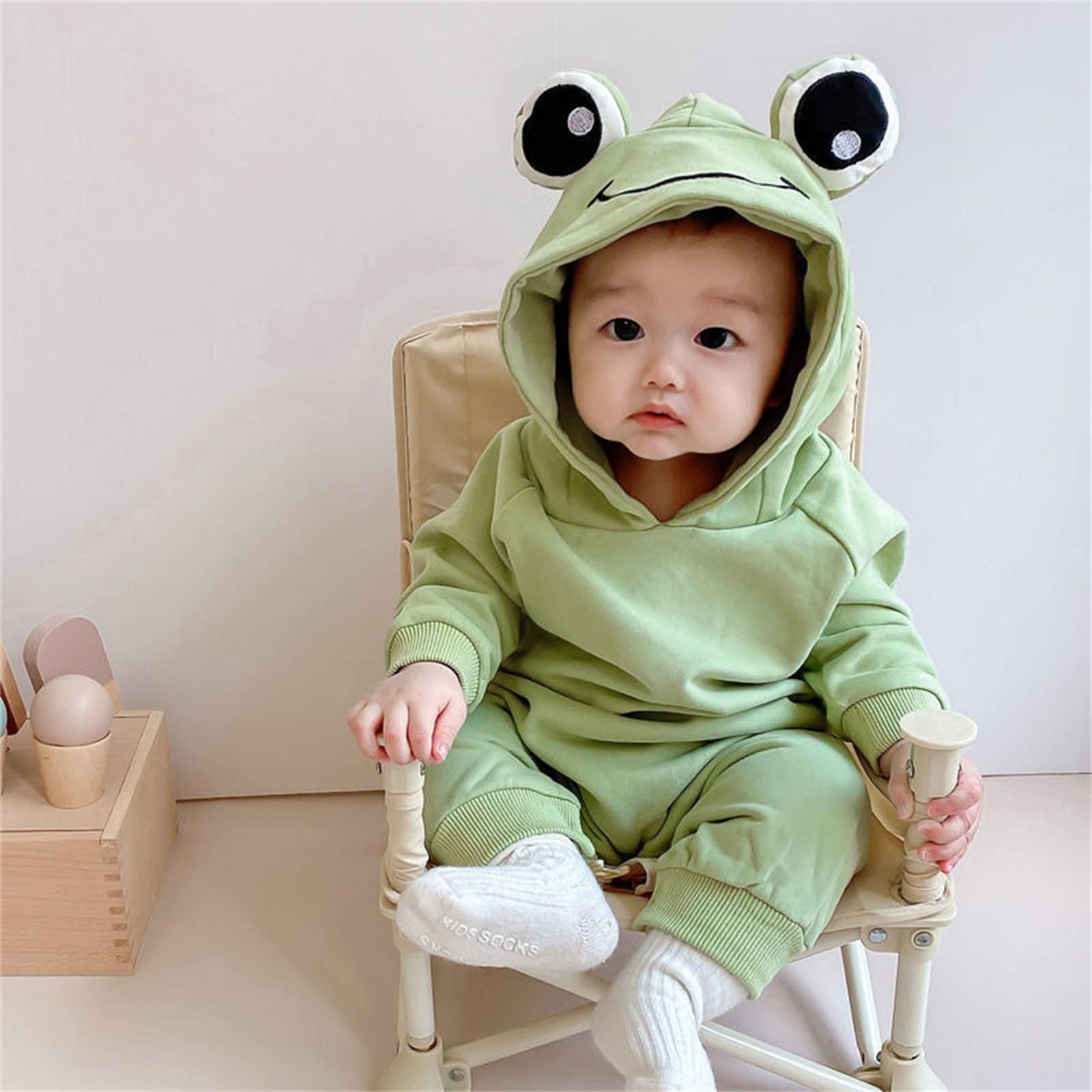 Handmade 3D Frog Halloween Costume for Newborn Baby Boys - Cute Photo Props & Outfit Set - Perfect for Halloween Parties, Photoshoots, and Baby Gifts
