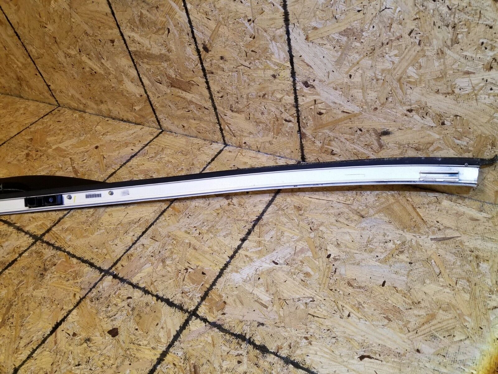 2005-2009 Cadillac SRX Left Driver Side Roof Rack Rail Luggage Trim OEM Replacement Part - Perfect for Road Trips & Outdoor Adventures