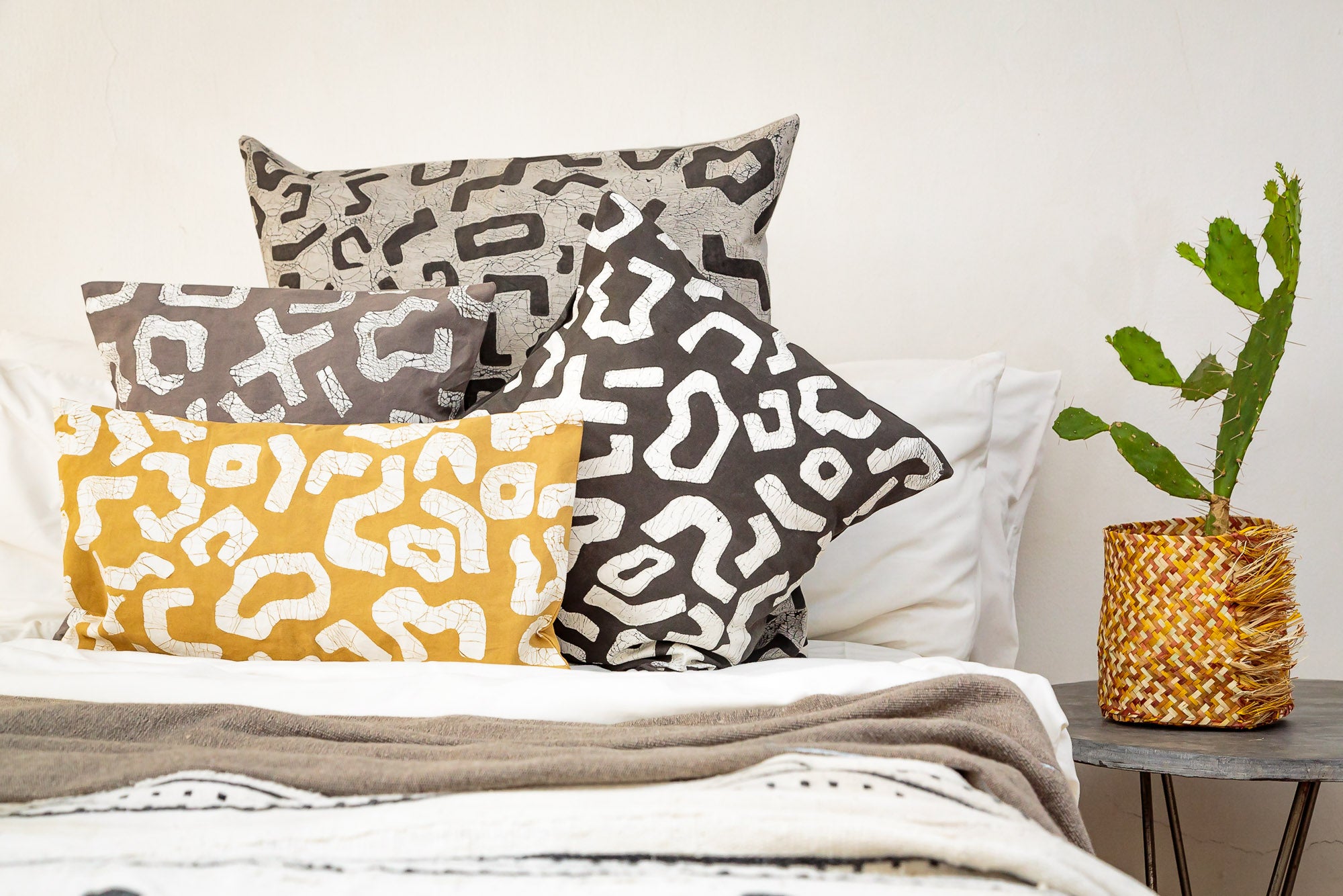Kuba Original Charcoal Filled Cushion Cover - Breathable & Odor-Absorbing Pillow Case for Sofa, Bed, and Office - Natural Air Purifying Home Decor