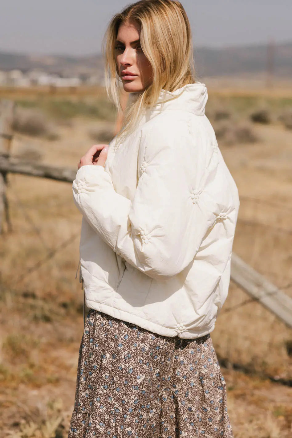 JoJo Quilted Puffer Jacket for Women - Lightweight Winter Coat with Hood, Water-Resistant Warm Jacket for Outdoor Activities, Hiking & Casual Wear