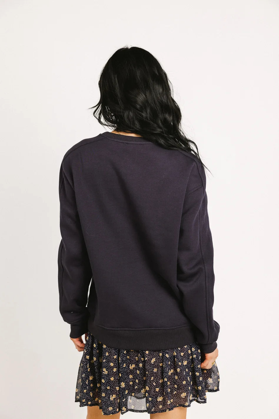 Minnesota Embroidered Sweatshirt for Women & Men - Cozy Fleece Pullover with State Design - Perfect for Fall & Winter Outfits, Casual Wear, and Gift Giving
