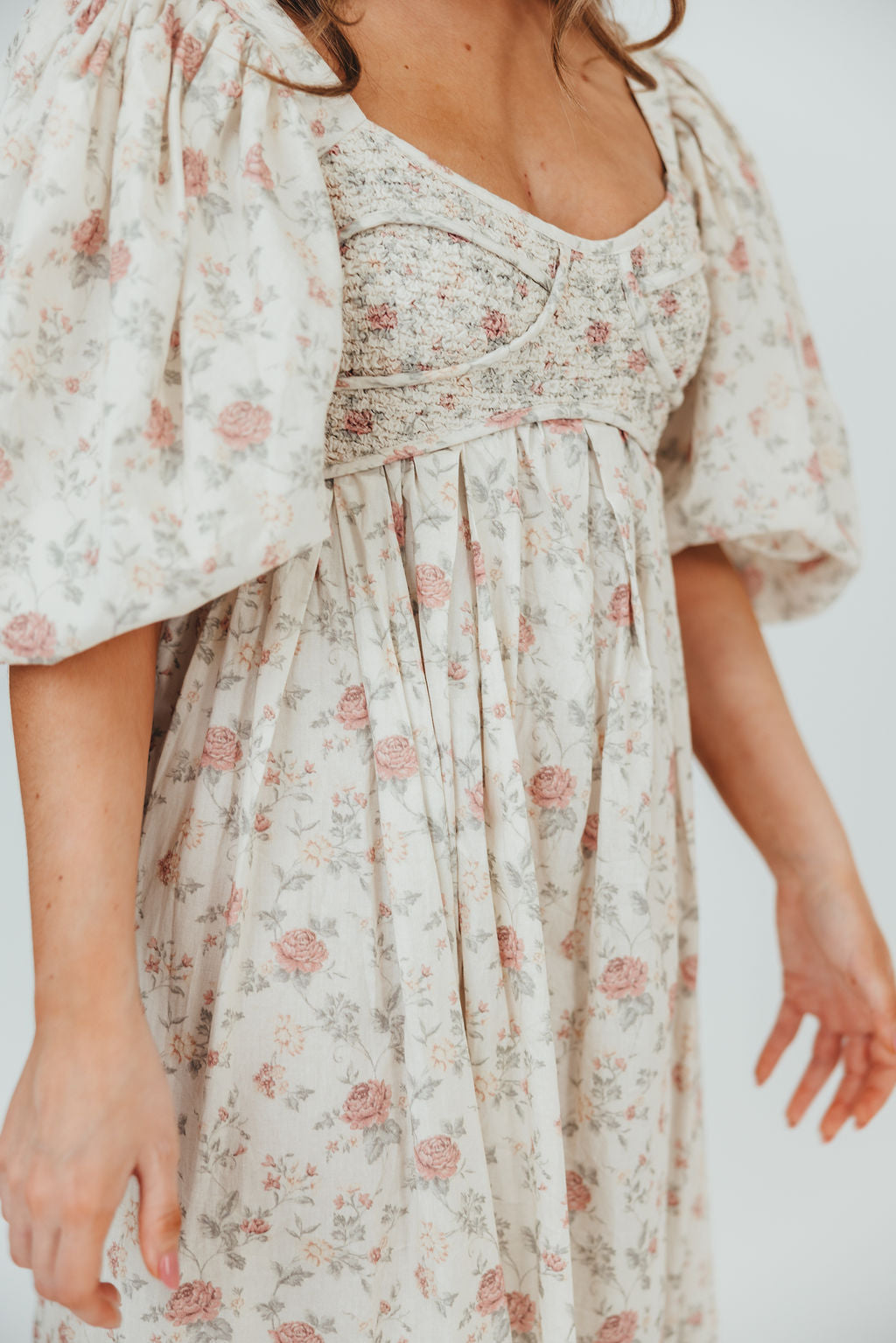 Harlow Maxi Dress in Off White Floral - Bump Friendly Maternity Dress & Inclusive Sizing (S-3XL) | Perfect for Pregnancy, Beach Vacations & Summer Weddings