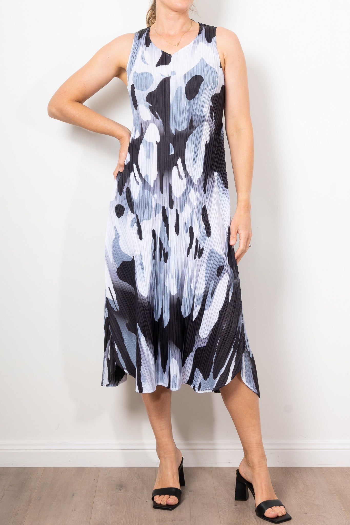 Alquema Women's Long Sleeve Star Print Maxi Dress - Elegant Boho Flowy Dress for Party, Wedding & Special Occasions