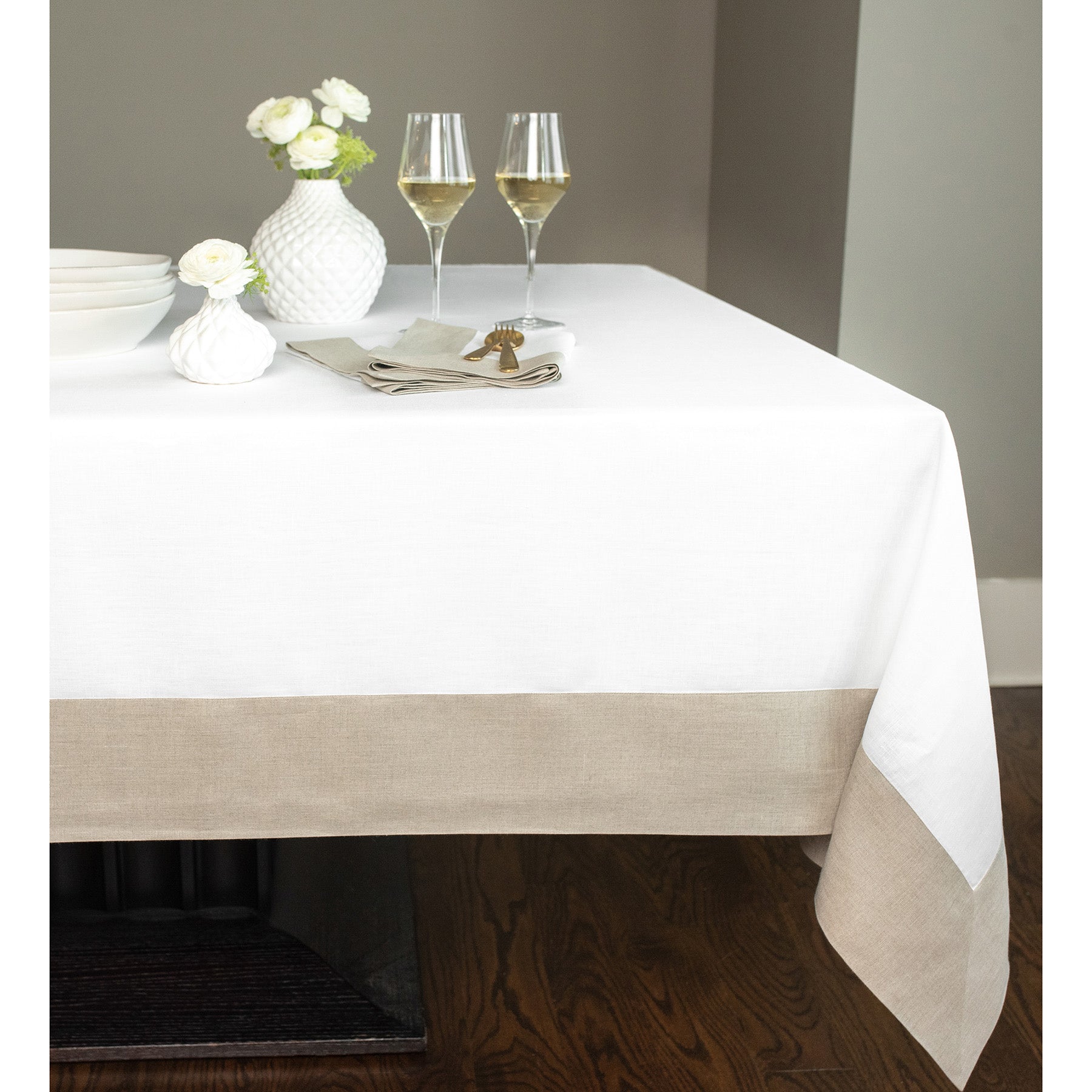 Stylish Contempo Tablecloth for Dining & Parties - Waterproof & Wrinkle-Free - Perfect for Home, Restaurants & Events