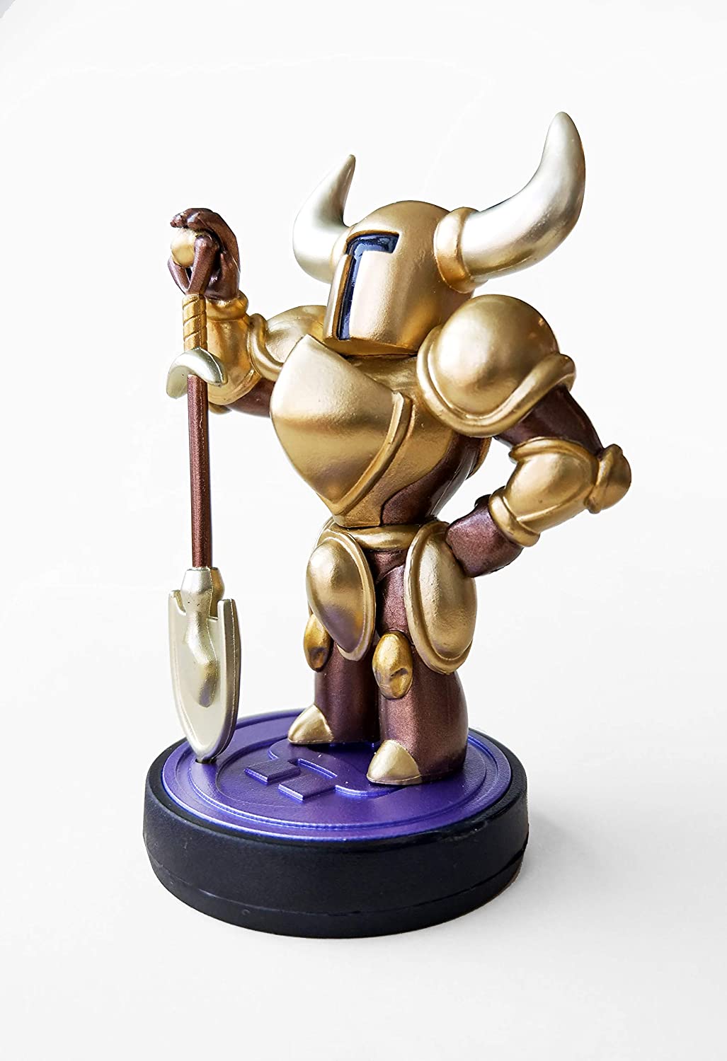 Shovel Knight Gold Edition - Nintendo Switch & 3DS Game with Exclusive Amiibo Figure | Collectible Action-Adventure Game for Kids & Adults | Perfect for Gaming Nights & Retro Enthusiasts