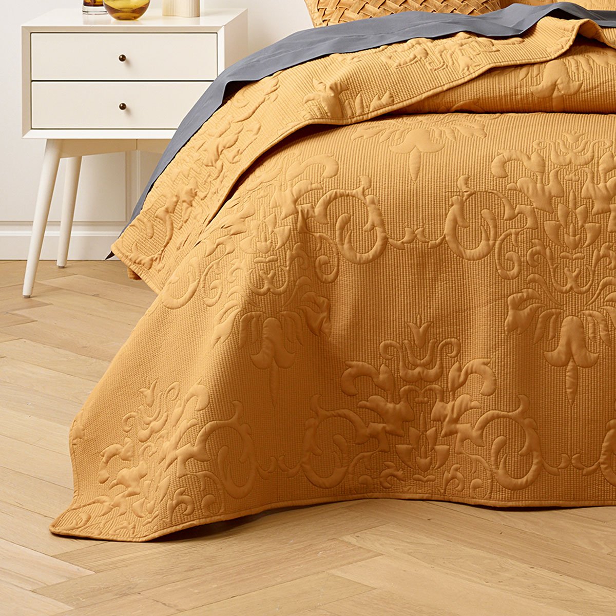Luxury Gold Bedspread Set by Bianca - Queen Size Quilt Cover with Pillow Shams, Soft & Elegant Bedding for Master Bedroom or Guest Room Decor