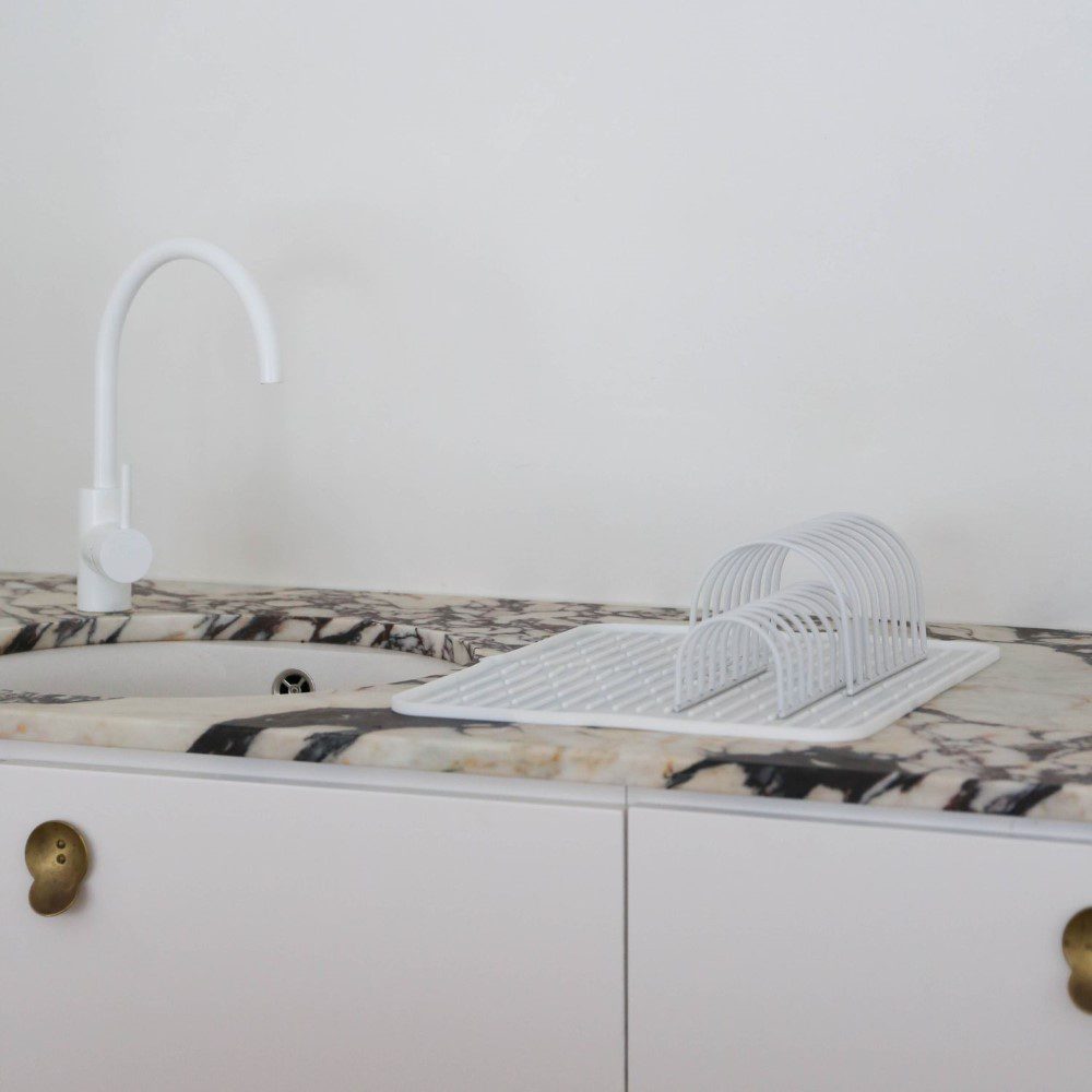 DESIGNSTUFF Large White Folding Silicone Drying Mat with Drainage Hole - Perfect for Kitchen Countertops, Dish Drying Racks & Space-Saving Storage