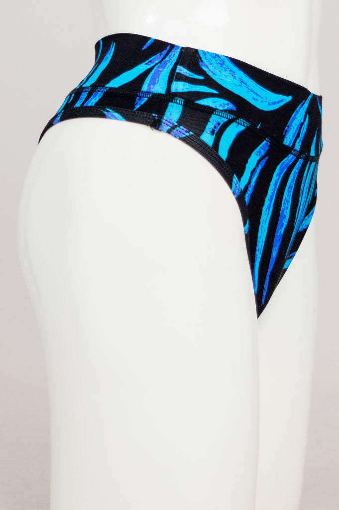 Sexy Lace Thong Underwear for Women - Comfortable & Breathable Bamboo Fabric - Perfect for Daily Wear, Date Night & Special Occasions