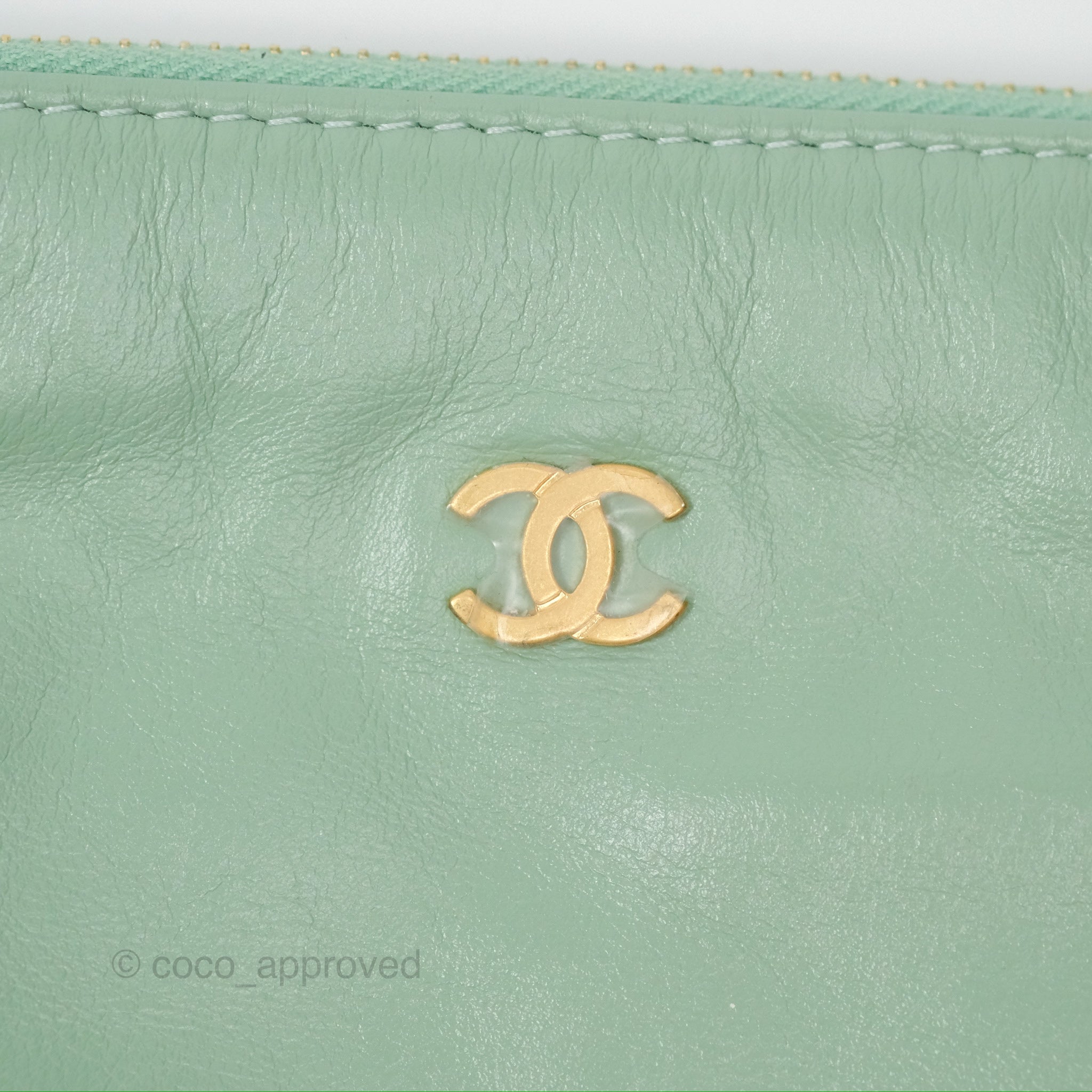 Chanel 22 Small Handbag in Mint Green Shiny Aged Calfskin with Gold Hardware - Luxury Crossbody Bag for Women, Perfect for Date Night & Special Occasions