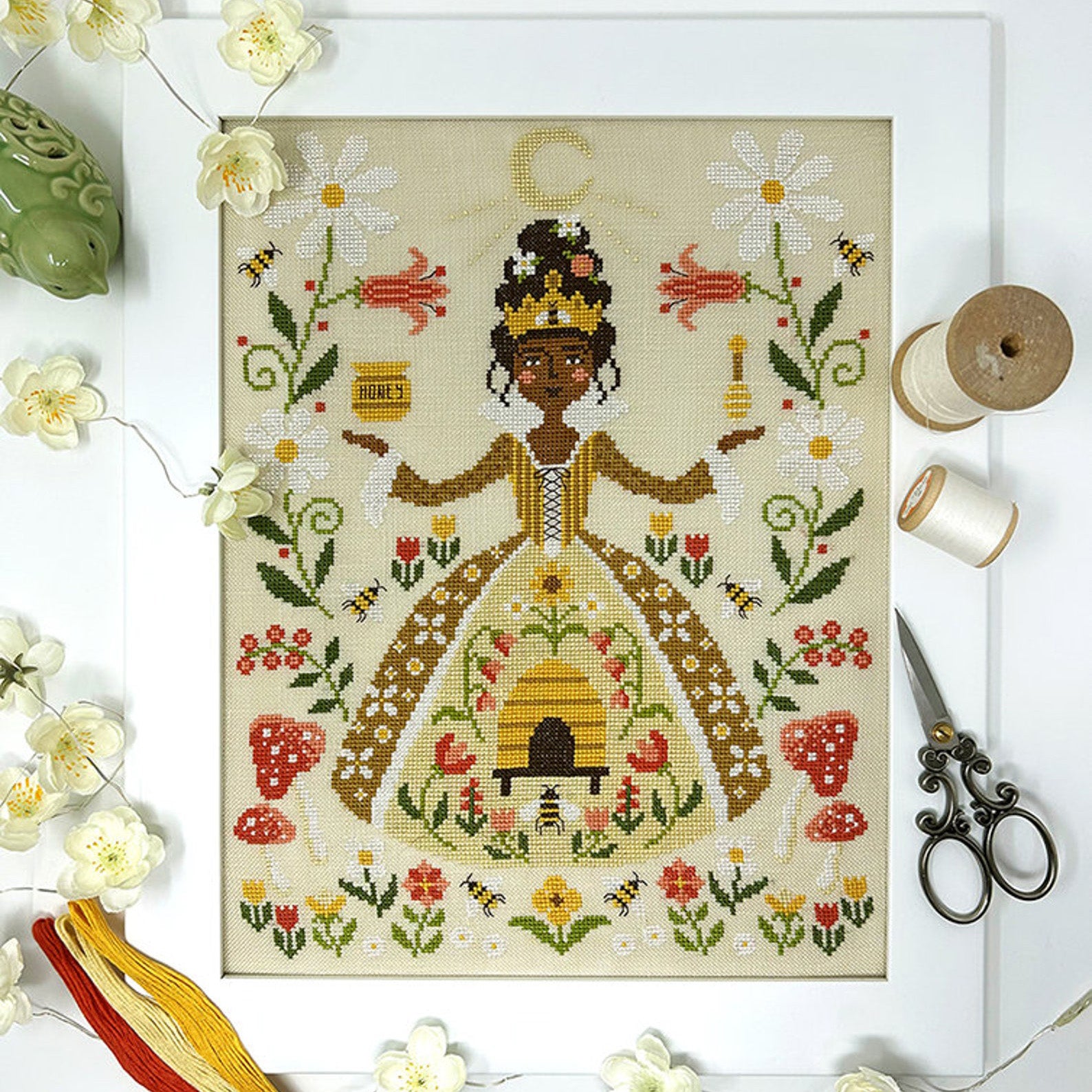 The Bee Queen Cross Stitch Pattern PDF - Vintage Floral Embroidery Design for Beginners & Advanced Stitchers - Perfect for Home Decor, Gifts & DIY Craft Projects