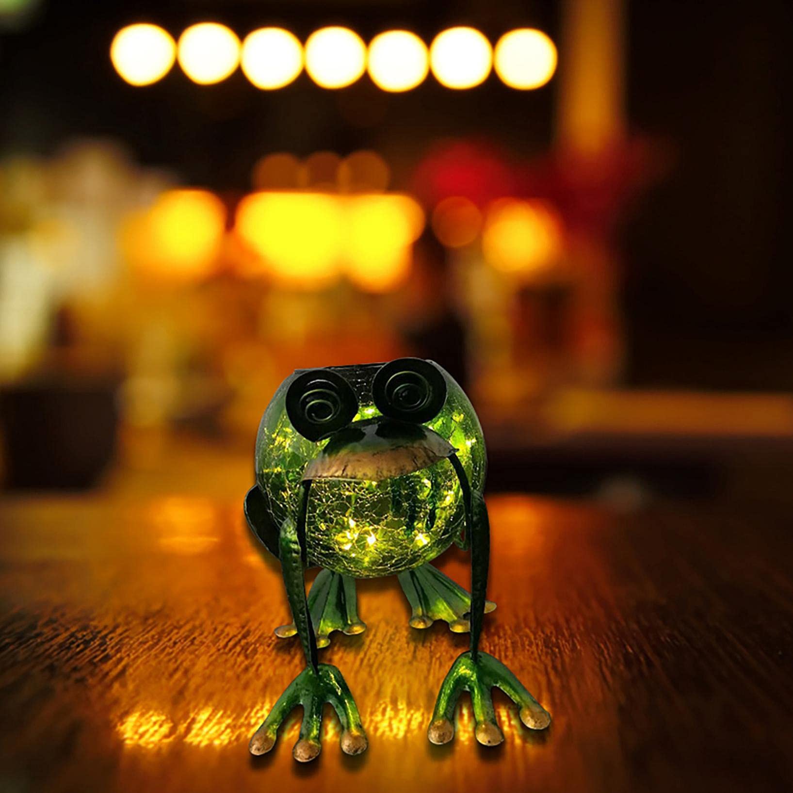 Solar Powered Frog Lantern - Outdoor Garden & Patio Decorative Lighting, Tabletop Solar Lamp for Home, Office, Study Desk - Eco-Friendly Frog Craft Decor (5.5x6.7x5.9 Inch, Green) - Perfect for Nighttime Ambiance, Backyard Parties & Cozy Indoor Spaces