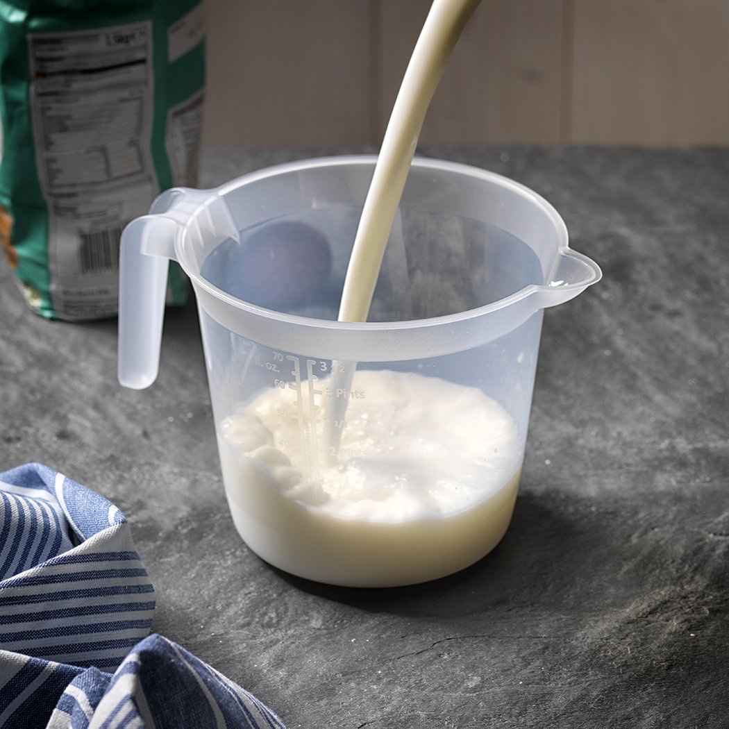 Addis 518007 2L Transparent Measuring and Mixing Jug with Handle - Perfect for Baking, Cooking, and DIY Projects