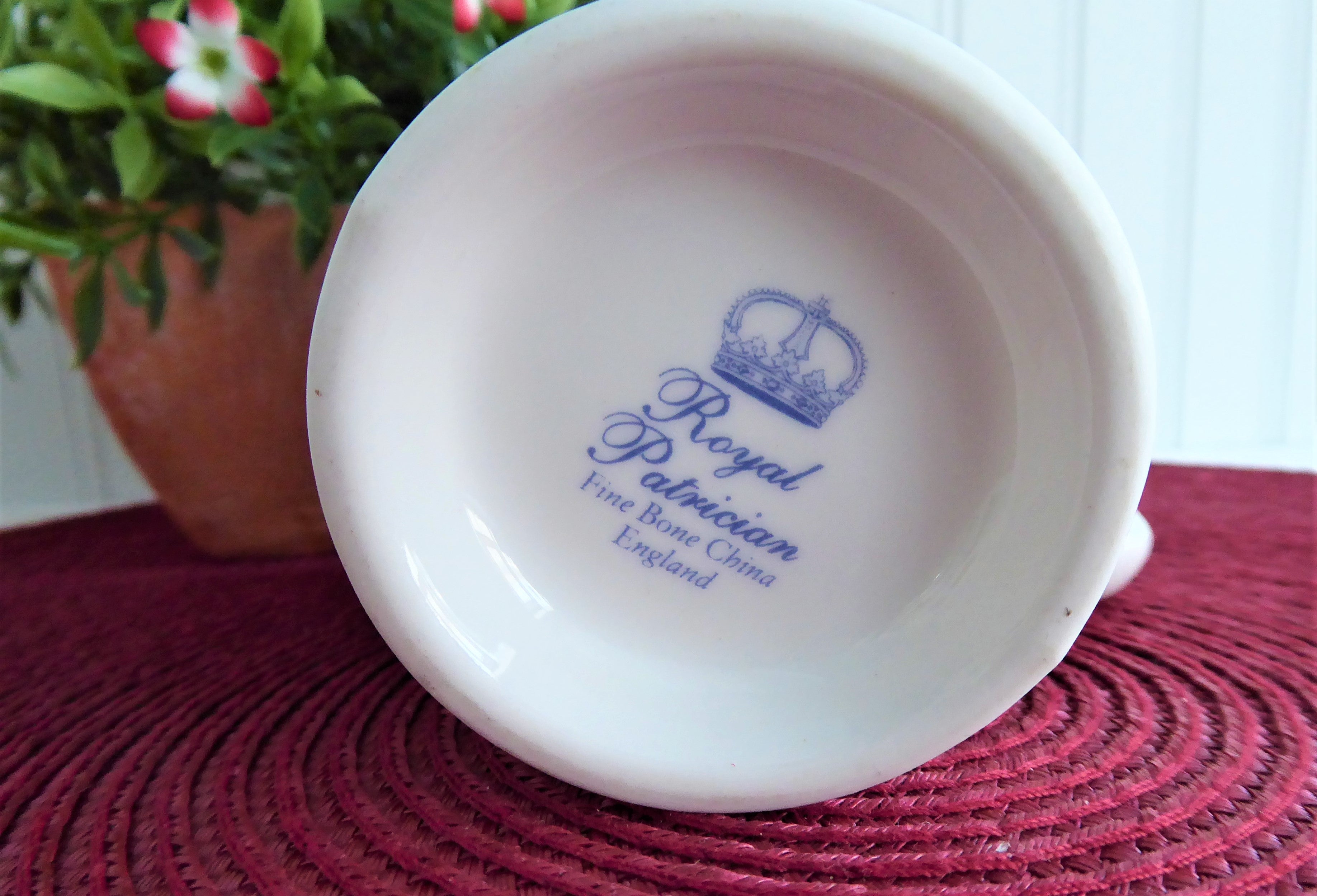 Royal Patrician Fruit Festival Raspberries England Bone China 9oz Pedestal Mug - Elegant Tea Cup for Afternoon Tea, Gift Giving & Home Decor