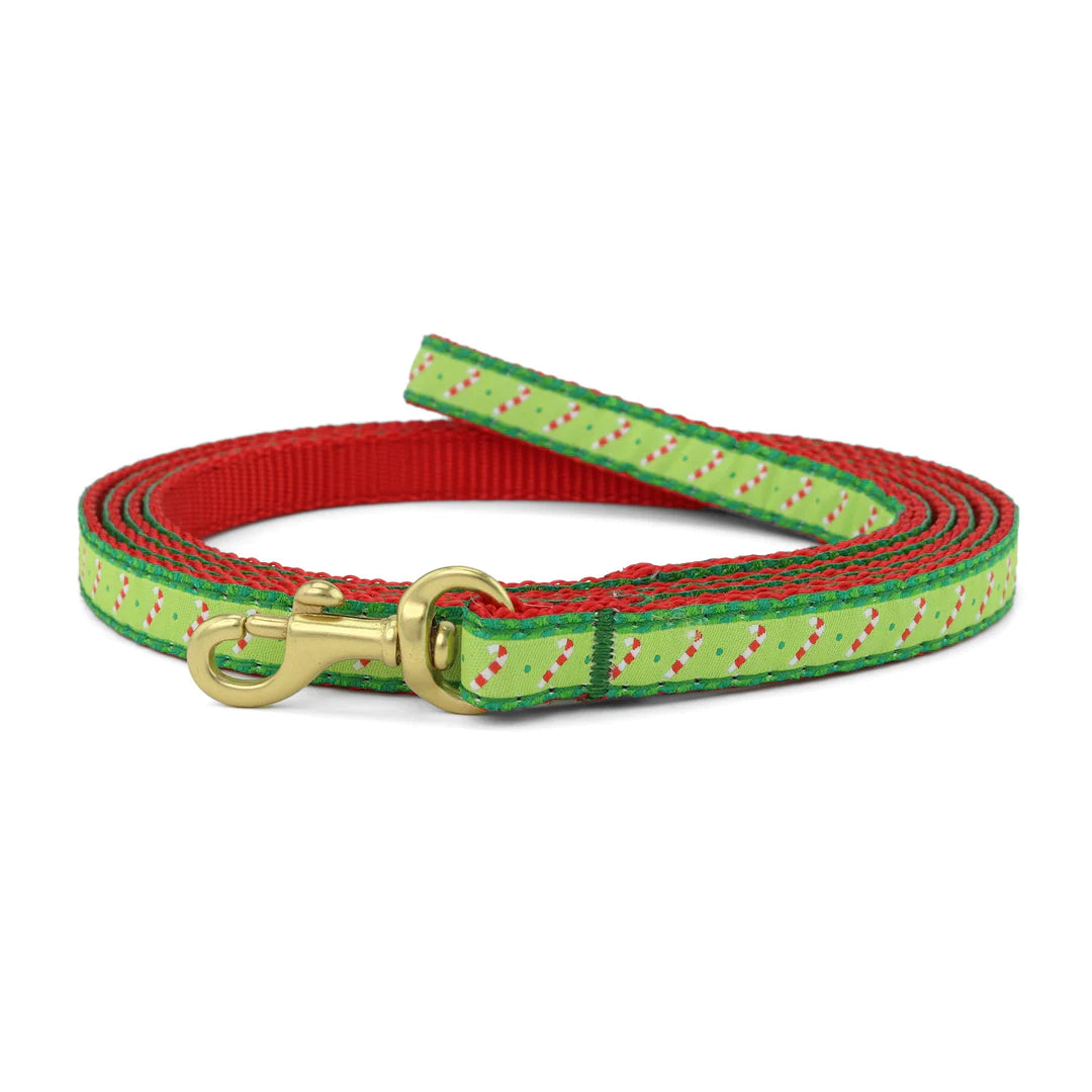 Festive Candy Cane Striped Dog Leash - Durable & Adjustable Pet Lead for Christmas, Walks, and Outdoor Adventures