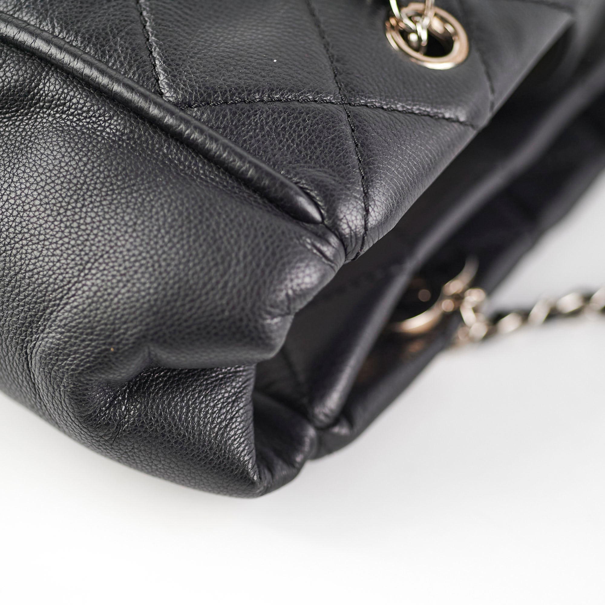 Chanel Quilted Chain Shoulder Bag Black Leather Crossbody Tote for Women - Perfect for Work, Travel & Evening Events