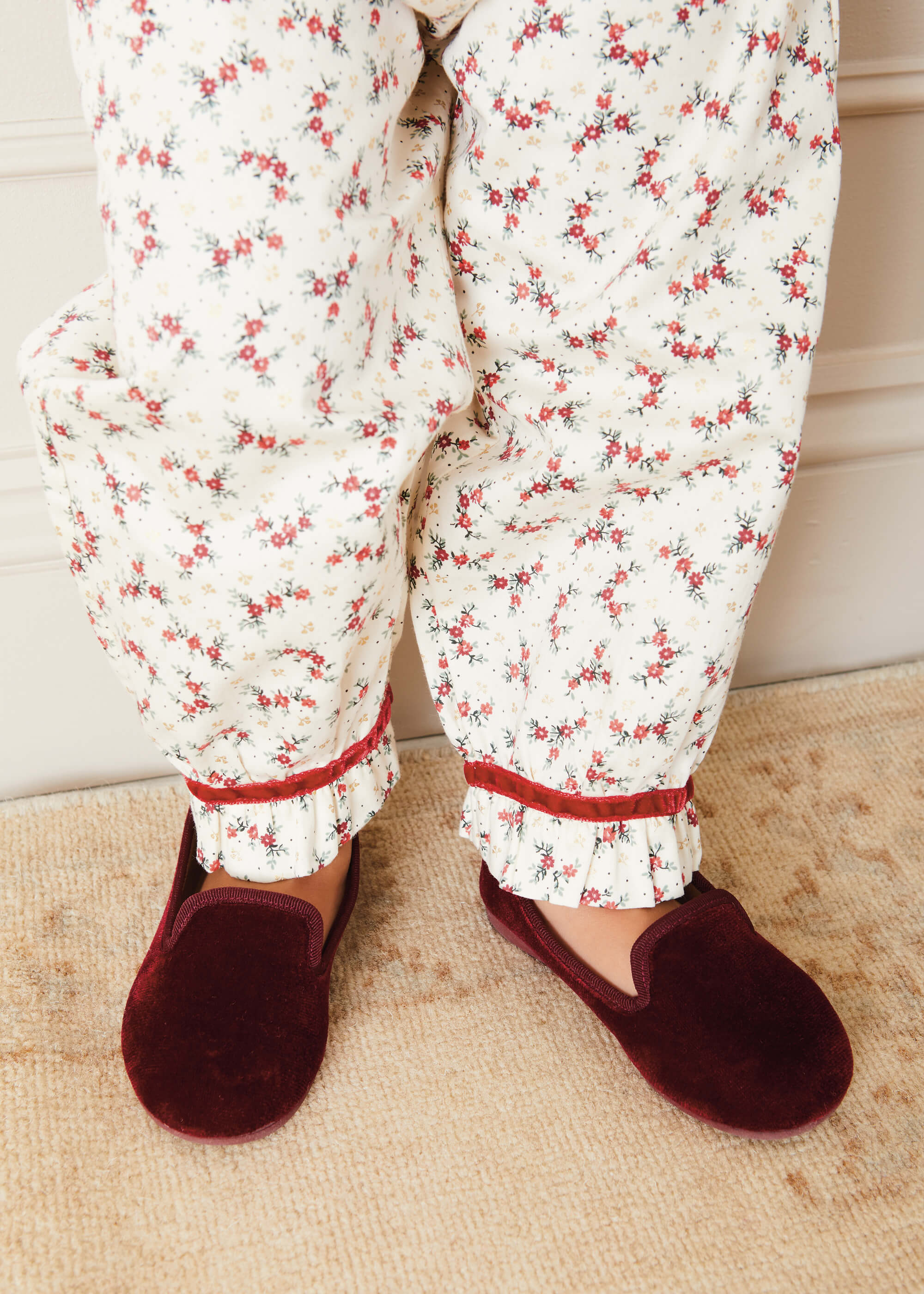 Burgundy Velvet Slippers for Women - Soft & Cozy House Shoes Size 24-34EU - Perfect for Indoor Relaxation, Lounging & Spa Days