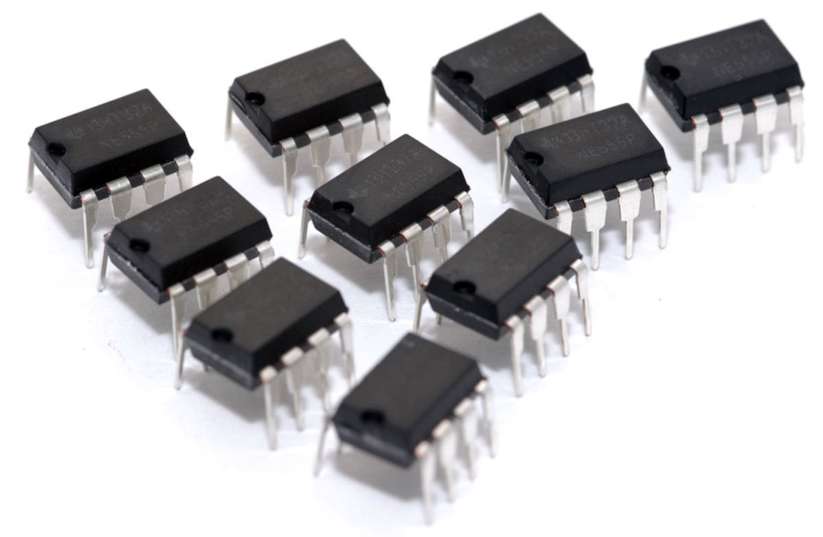 10 Pack NE555P Timer IC - DIP-8 Precision Timing Chip for DIY Electronics, Robotics, and Circuit Projects