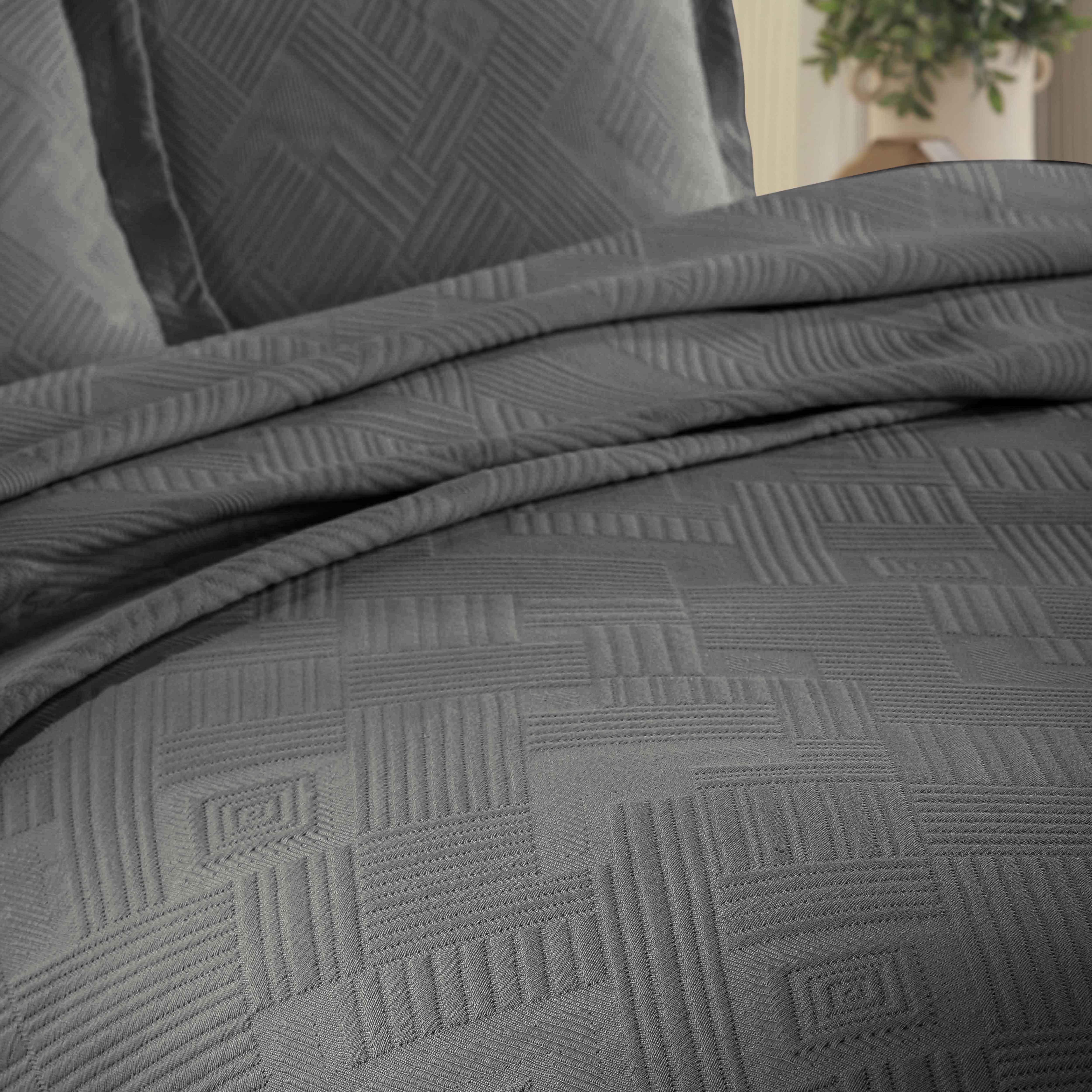 Luxury Cotton Jacquard Matelassé Bedspread Set with Scalloped Geometric Fret Design - Queen/King Size Bed Cover for Master Bedroom, Guest Room & Hotel Decor