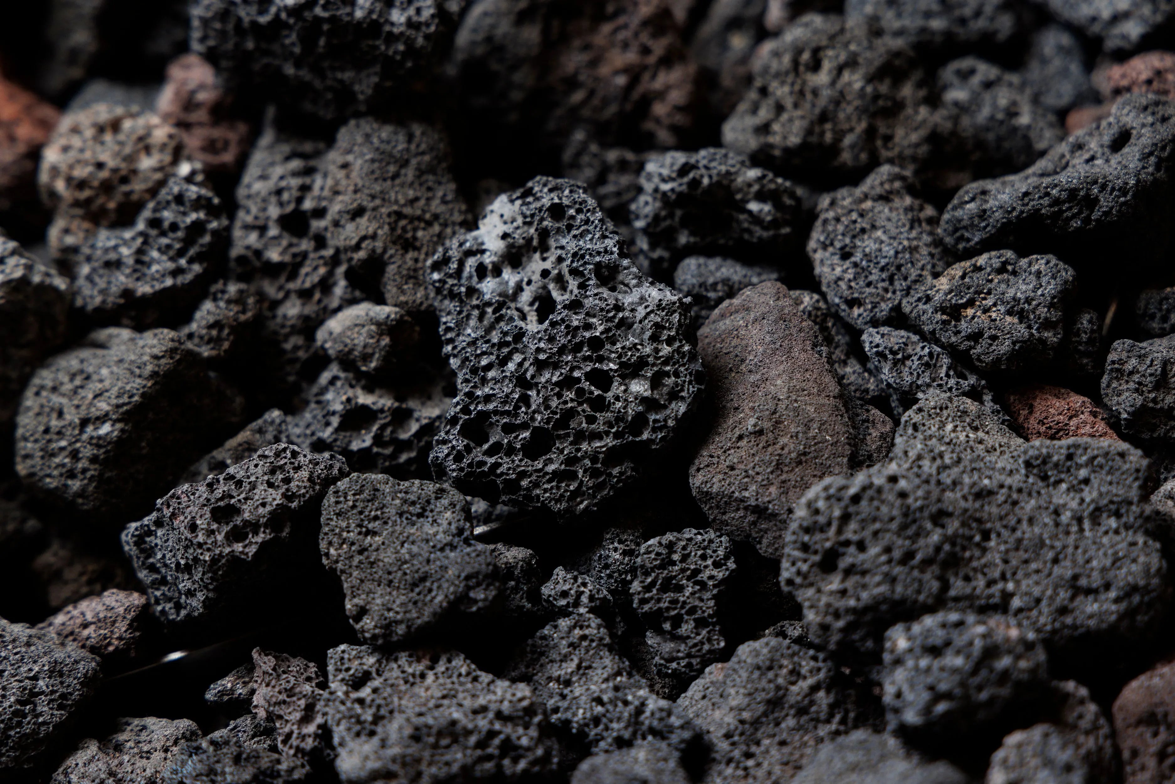 The Outdoor Greatroom Company Black Lava Rock - Premium Fire Pit Rocks for Outdoor Fireplaces, Fire Bowls & Landscaping - Natural Volcanic Stones for Patio, Backyard & Camping Decor