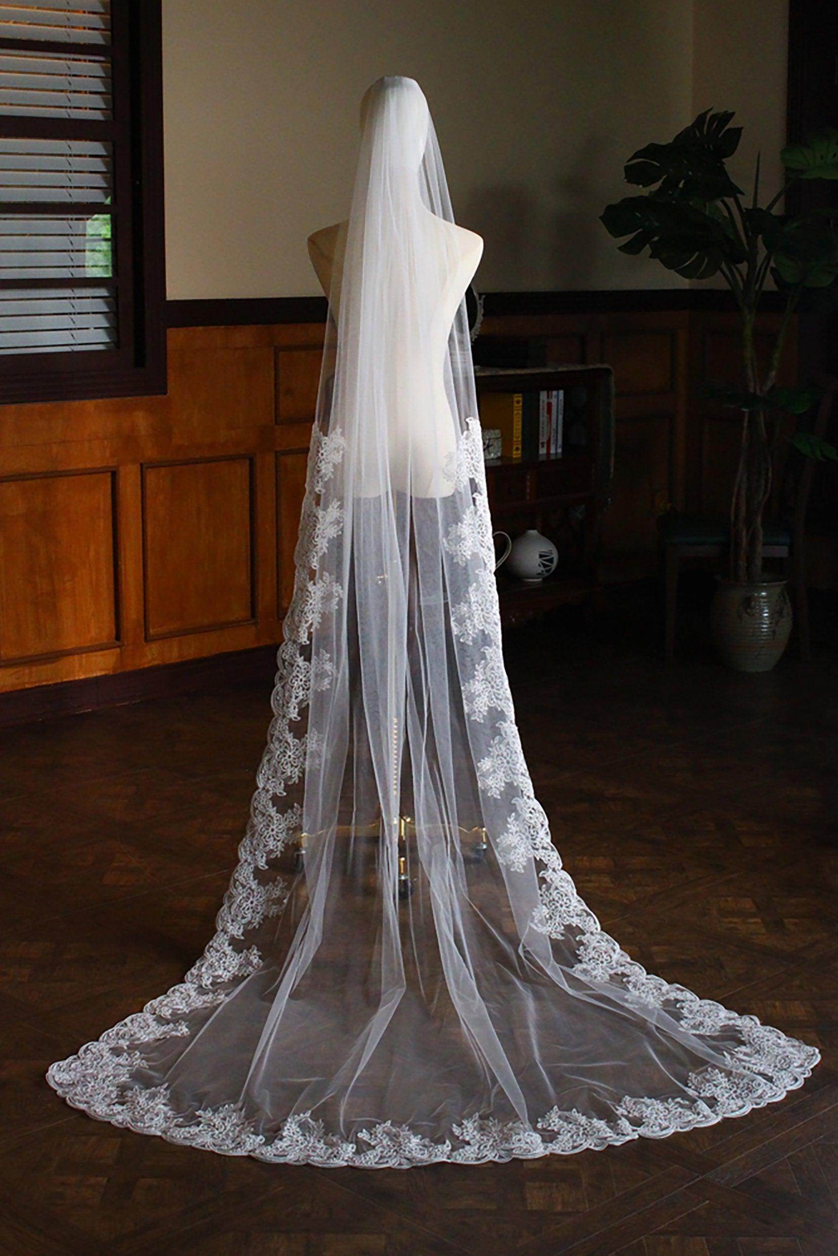 Elegant One-Tier Lace Edge Tulle Chapel Wedding Veil with Appliques CV0317 - Perfect for Bridal Ceremonies, Photos & Romantic Occasions