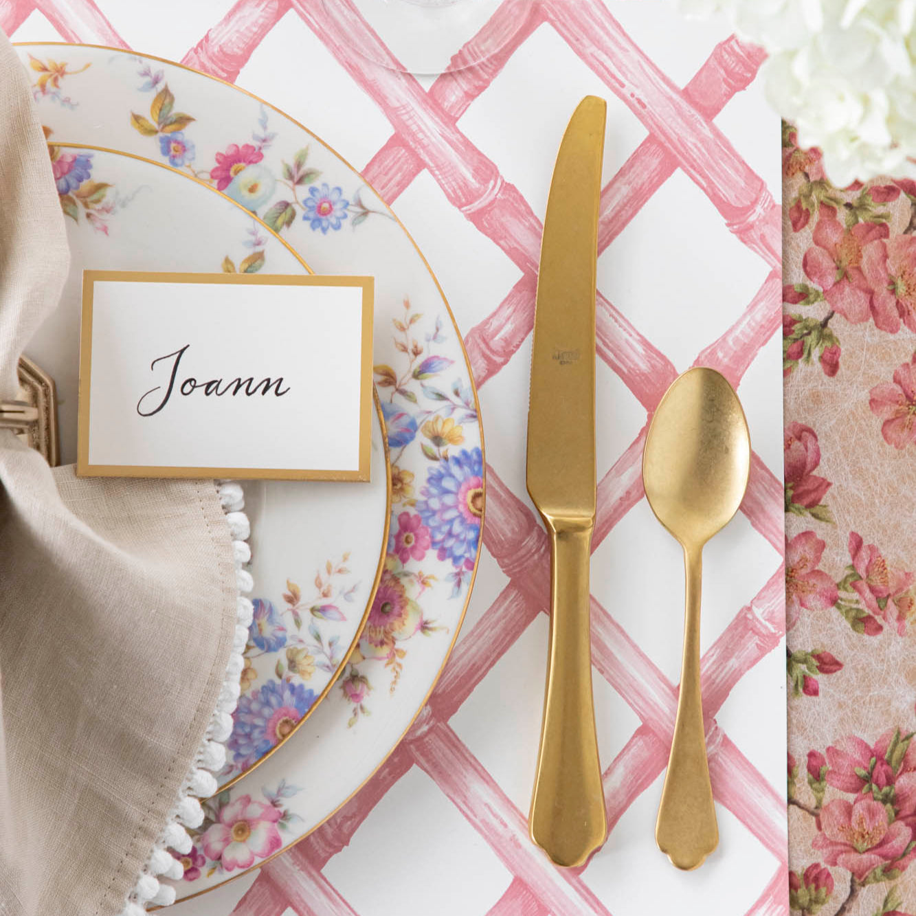 Elegant Gold Foil Frame Place Cards for Weddings - 50 Pack Wedding Seating Cards with Calligraphy Style - Perfect for Bridal Showers, Banquets & Formal Events