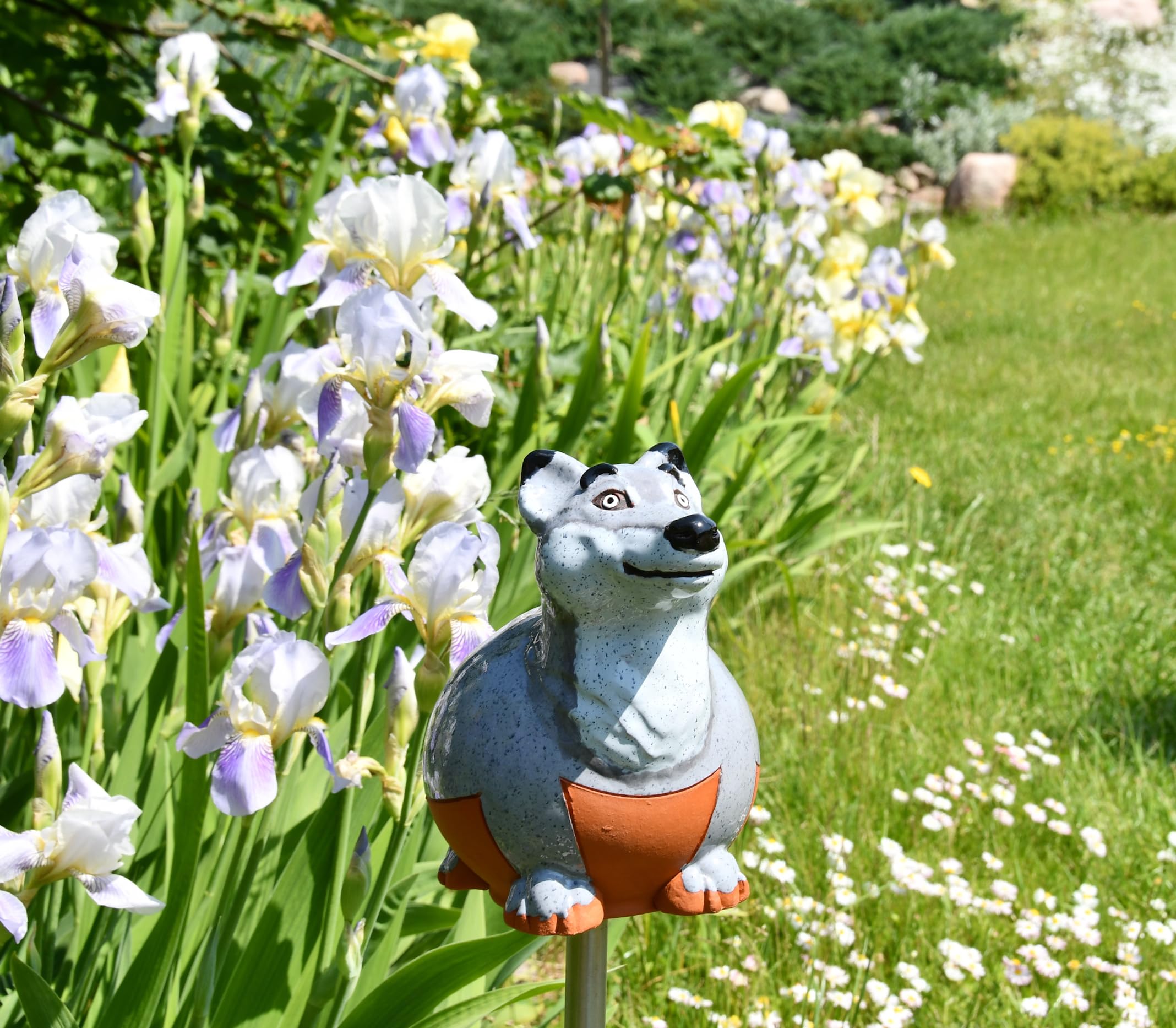 Handmade Frostproof Ceramic Wolf Lawn Stake - Unique Outdoor Garden Statue for Men & Women - Perfect Yard Decor & Gift for Garden Lovers - Ideal for Patio, Lawn & Backyard Landscaping
