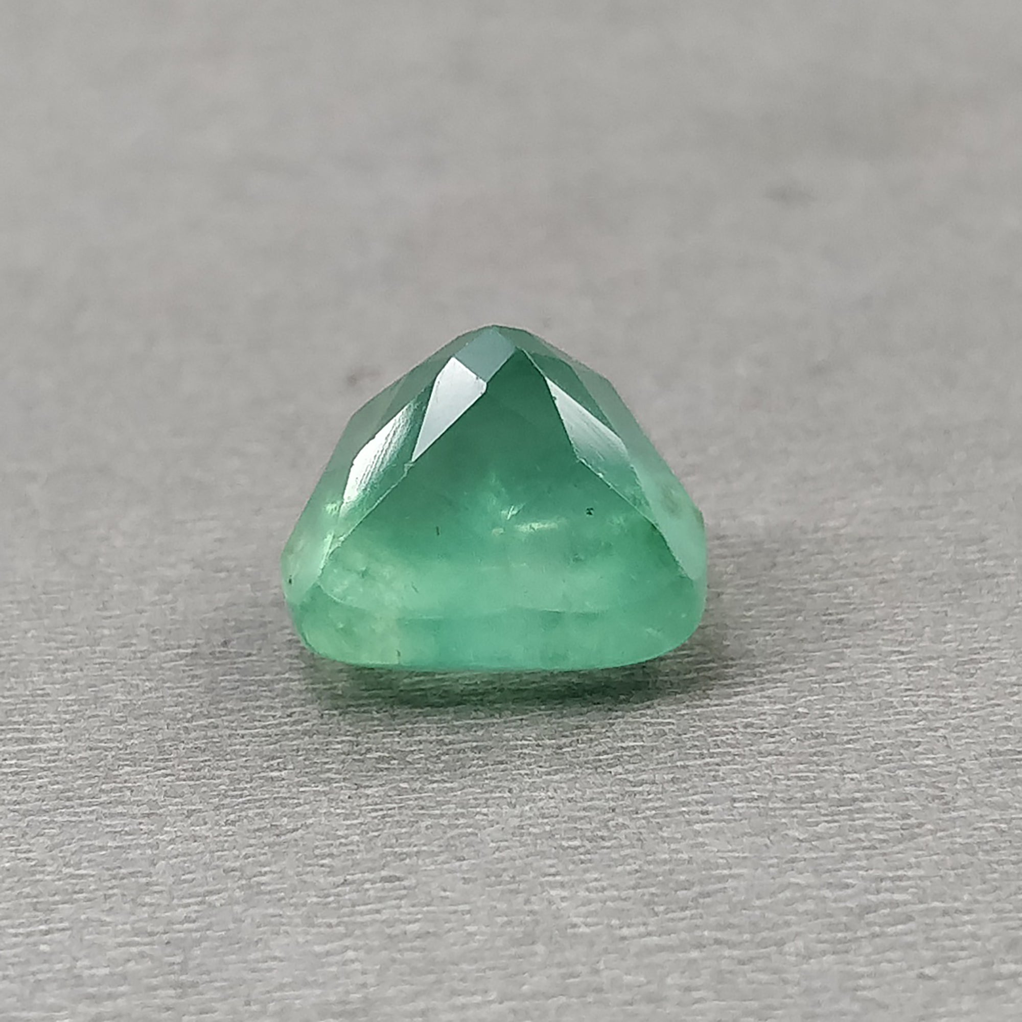 Natural Green Fluorite Gemstone - 19.95cts Untreated Checker Cut Faceted Sugarloaf (15mm) for Jewelry Making, Crystal Healing & Collection - High Quality Fluorite Crystal for Necklaces, Rings & Energy Work