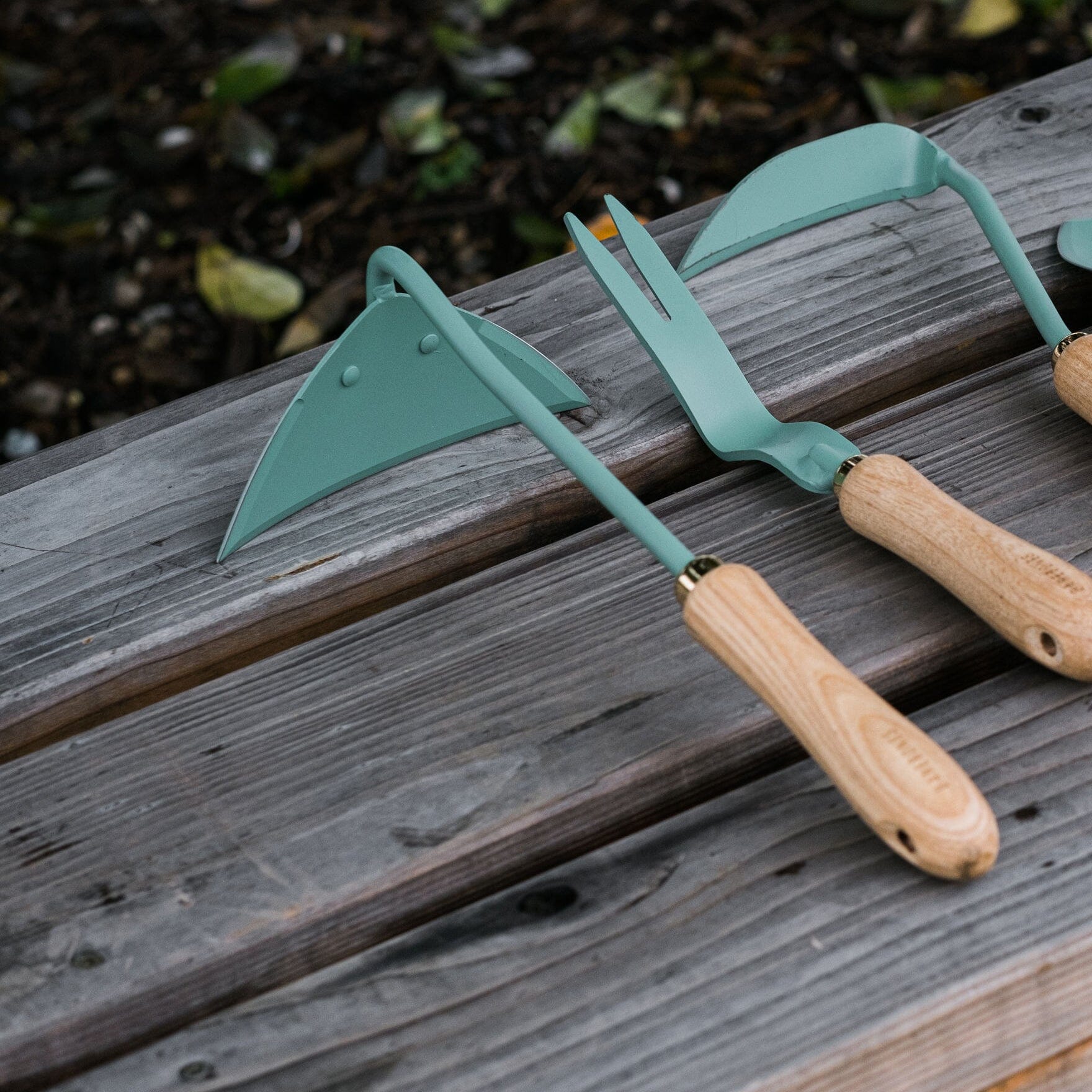 Triangle Hoe - Heavy Duty Garden Hoe for Weeding, Cultivating & Soil Loosening - Perfect for Vegetable Gardens, Flower Beds & Farm Use