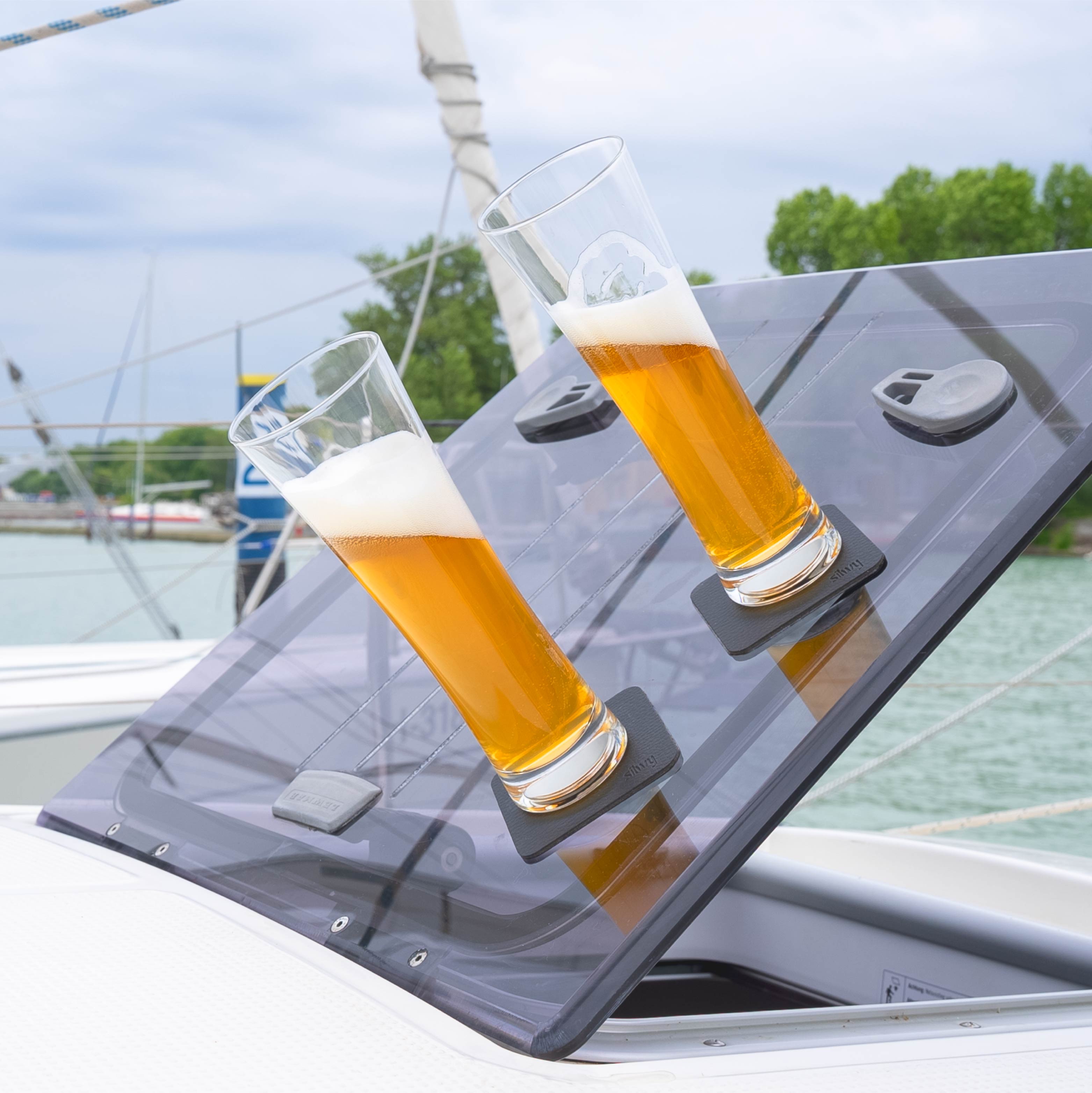 Premium Crystal Beer Glasses with Magnetic Base - Elegant Drinking Cups for Home, Bar & Party Use