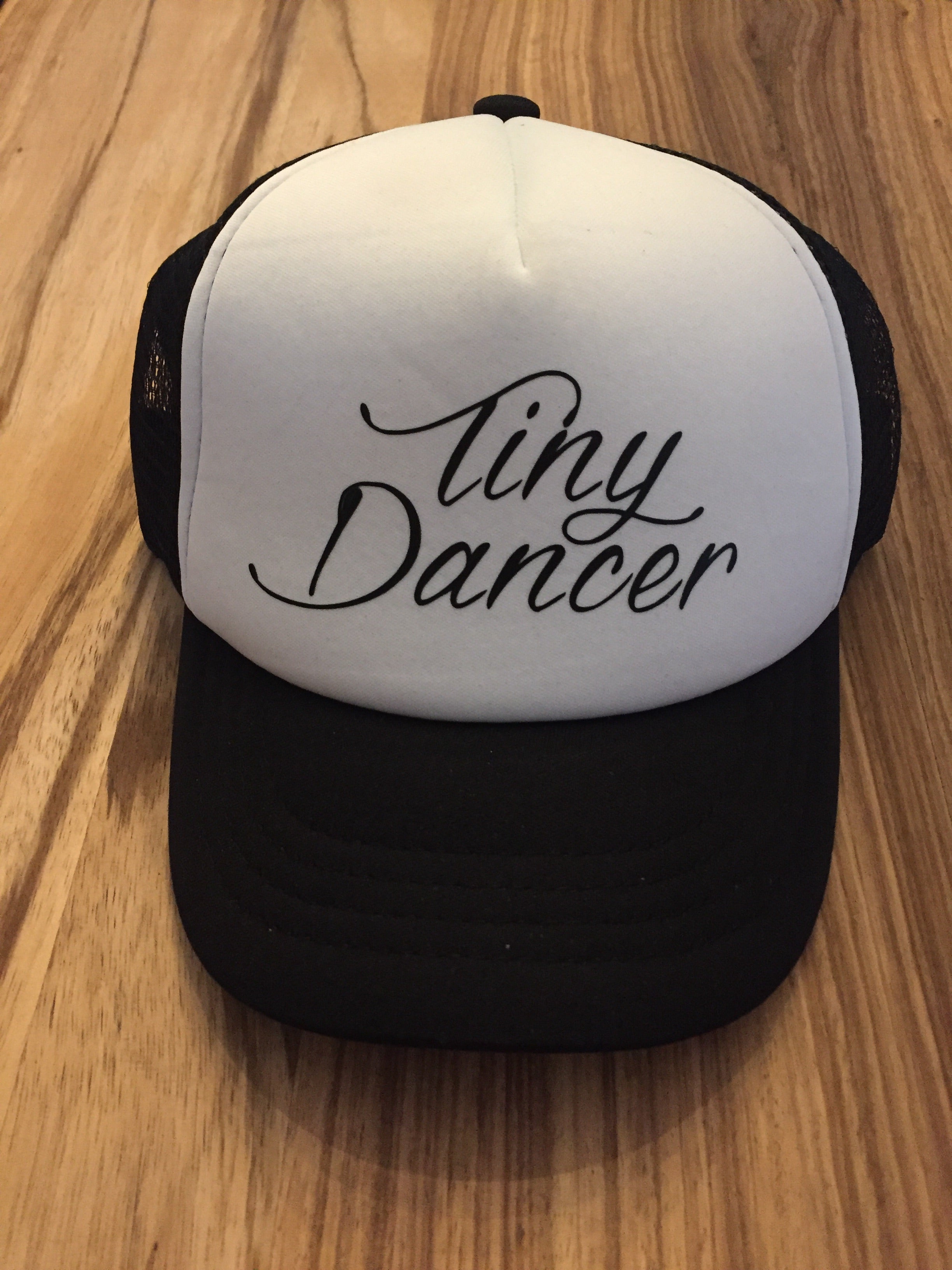 Stylish Snapback Trucker Hats for Men & Women - Adjustable Mesh Baseball Cap - Perfect for Outdoor Sports, Casual Wear & Fashion Accessories