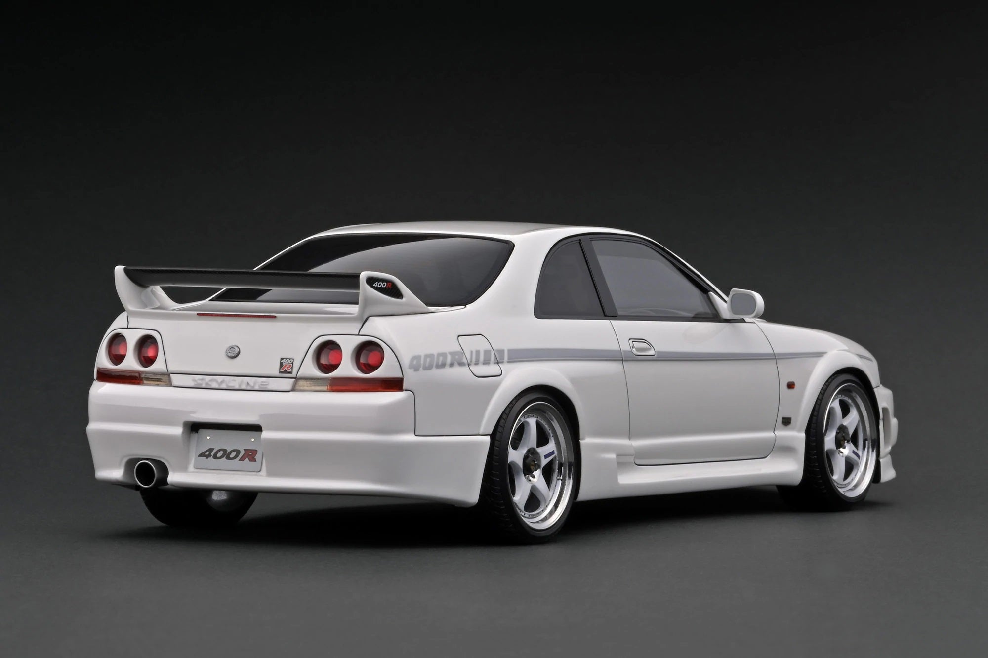 1:18 Scale Nissan Skyline R33 GT-R NISMO 400R White Diecast Model Car - Collectible Sports Car for Display, Gifts & Racing Enthusiasts