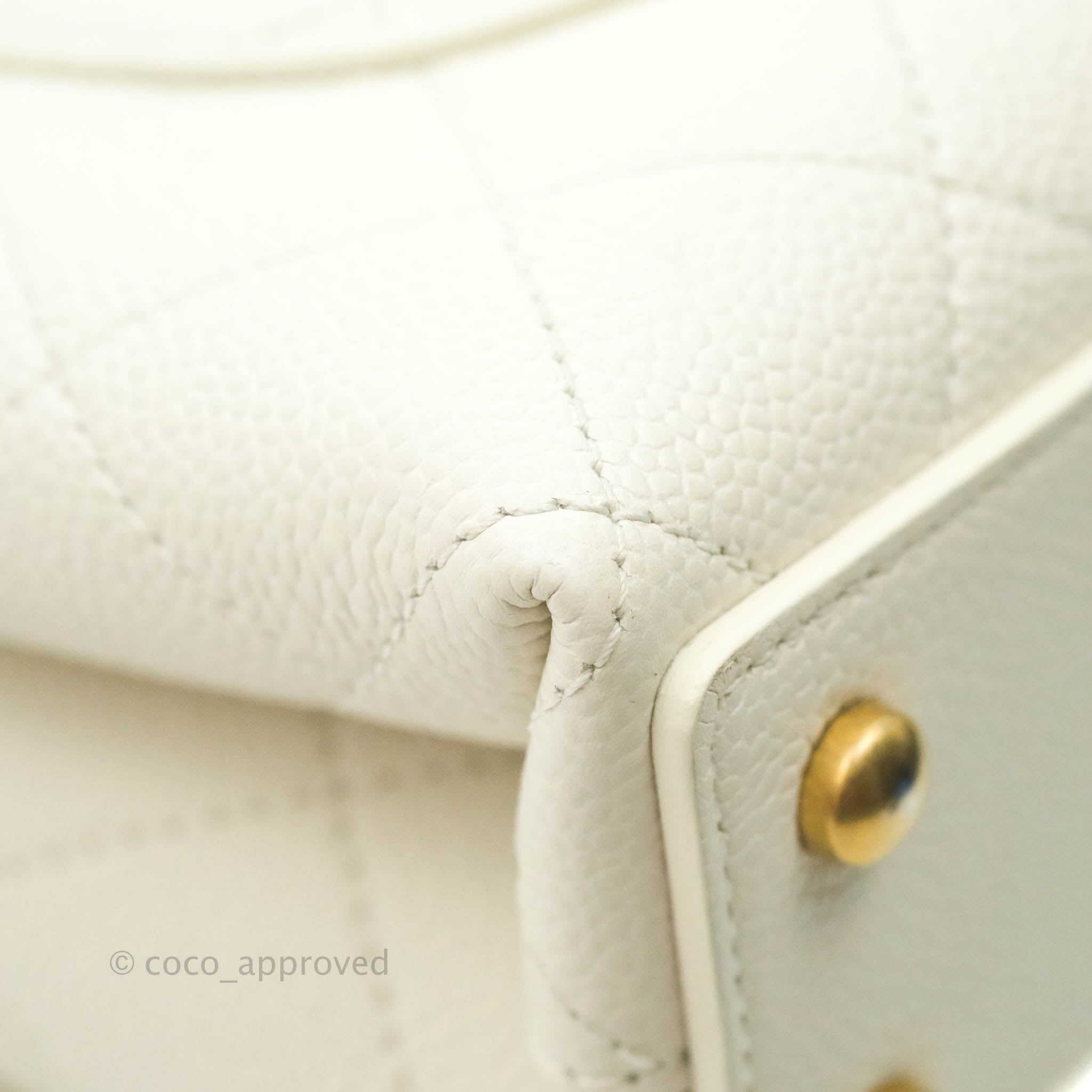 Chanel Chic Affinity Small Grained Calfskin Crossbody Bag in Ivory with Gold Hardware - Perfect for Everyday Luxury & Special Occasions
