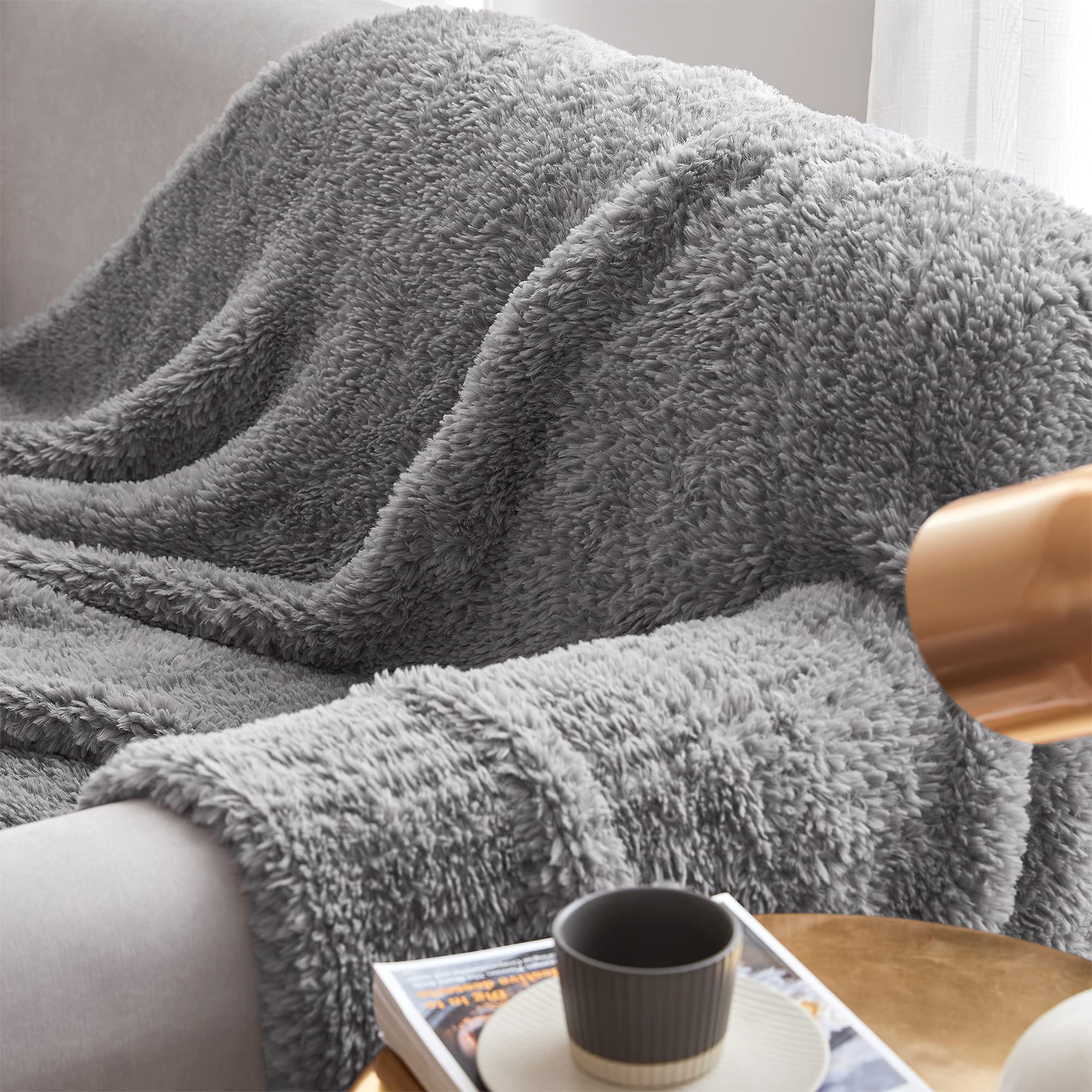 Cozy Potato® Holy Plush Oversized Throw Blanket - Soft Fleece Grey Blanket for Couch, Bed & Sofa - Warm Cozy Blanket for Winter, Home Decor & Gift